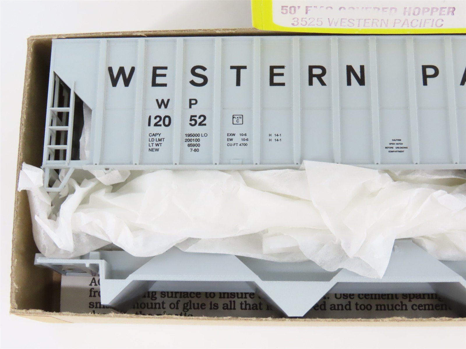 HO Scale Roundhouse Kit 3525 WP Western Pacific 50' 3-Bay Covered Hopper #12052