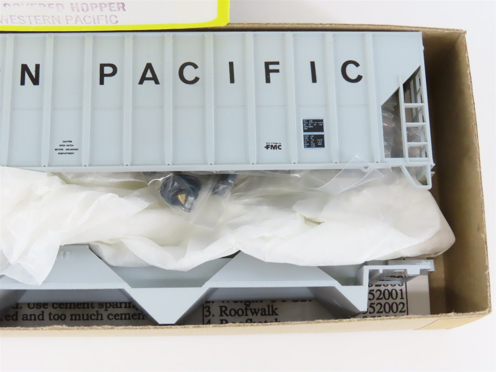 HO Scale Roundhouse Kit 3525 WP Western Pacific 50' 3-Bay Covered Hopper #12052