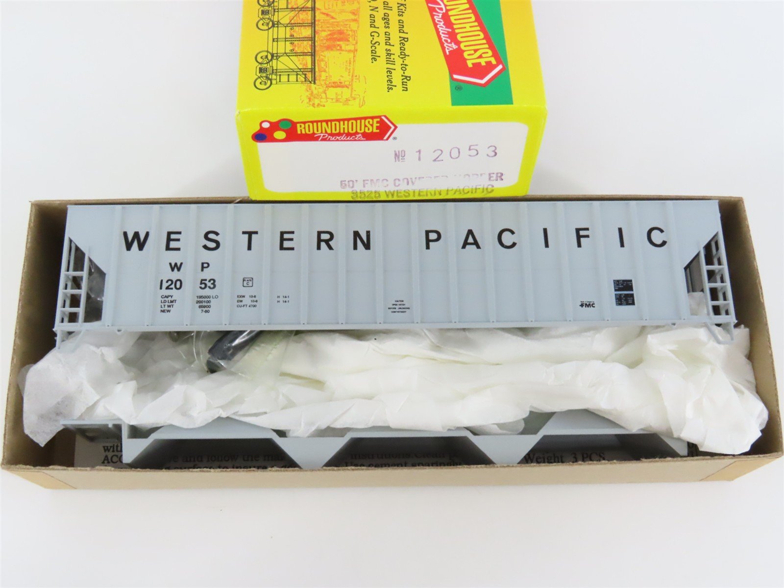 HO Scale Roundhouse Kit 3525 WP Western Pacific 50' Covered 3-Bay Hopper #12053