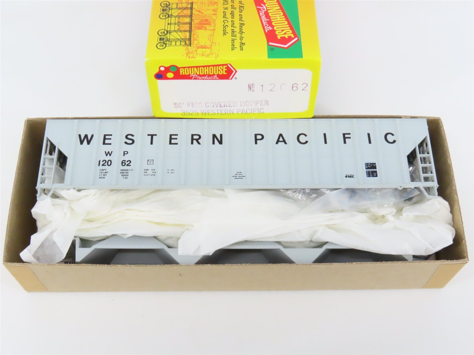 HO Scale Roundhouse Kit 3525 WP Western Pacific 50' Covered 3-Bay Hopper #12062