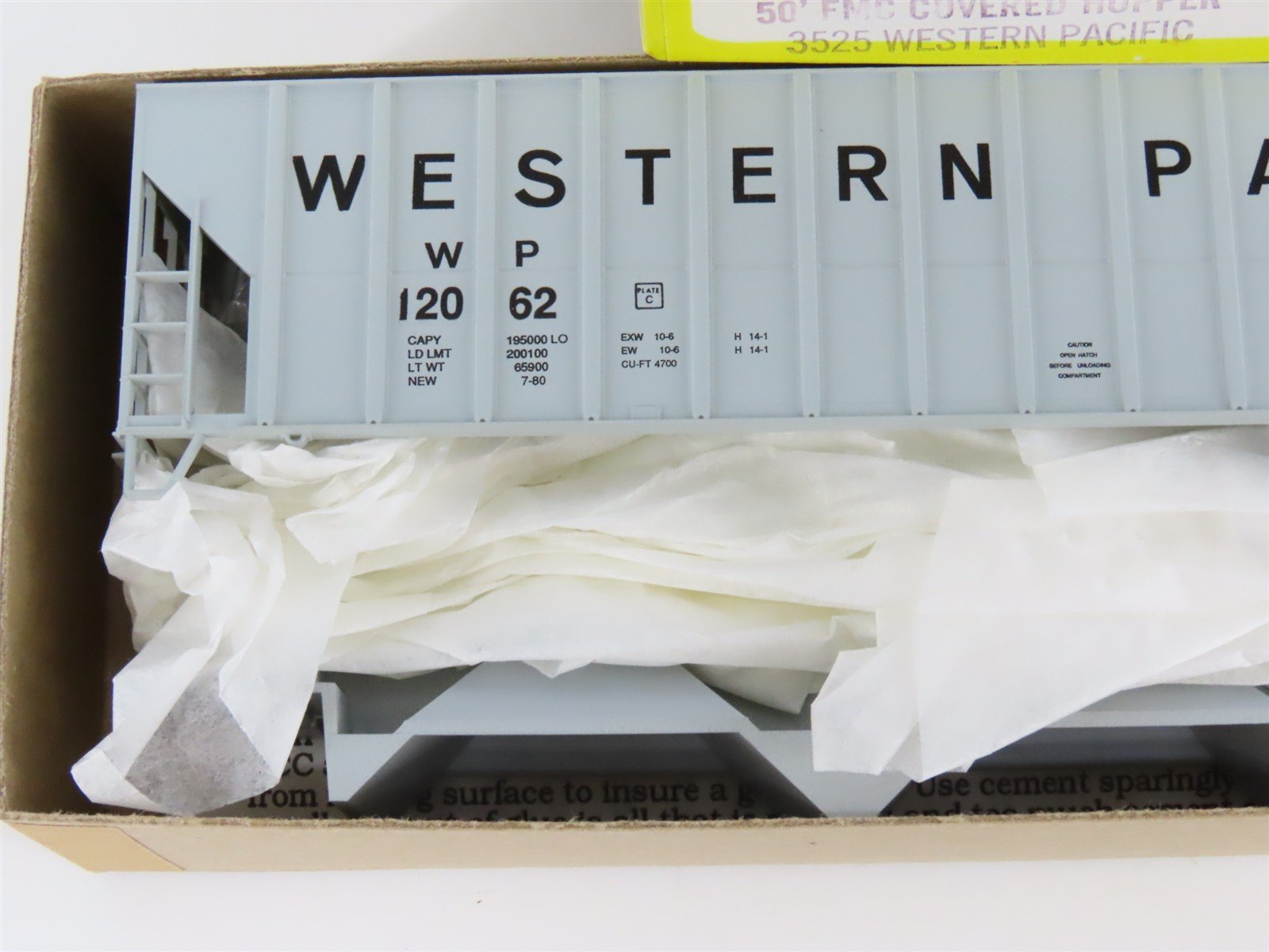 HO Scale Roundhouse Kit 3525 WP Western Pacific 50' Covered 3-Bay Hopper #12062