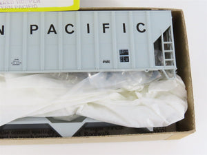HO Scale Roundhouse Kit 3525 WP Western Pacific 50' Covered 3-Bay Hopper #12062
