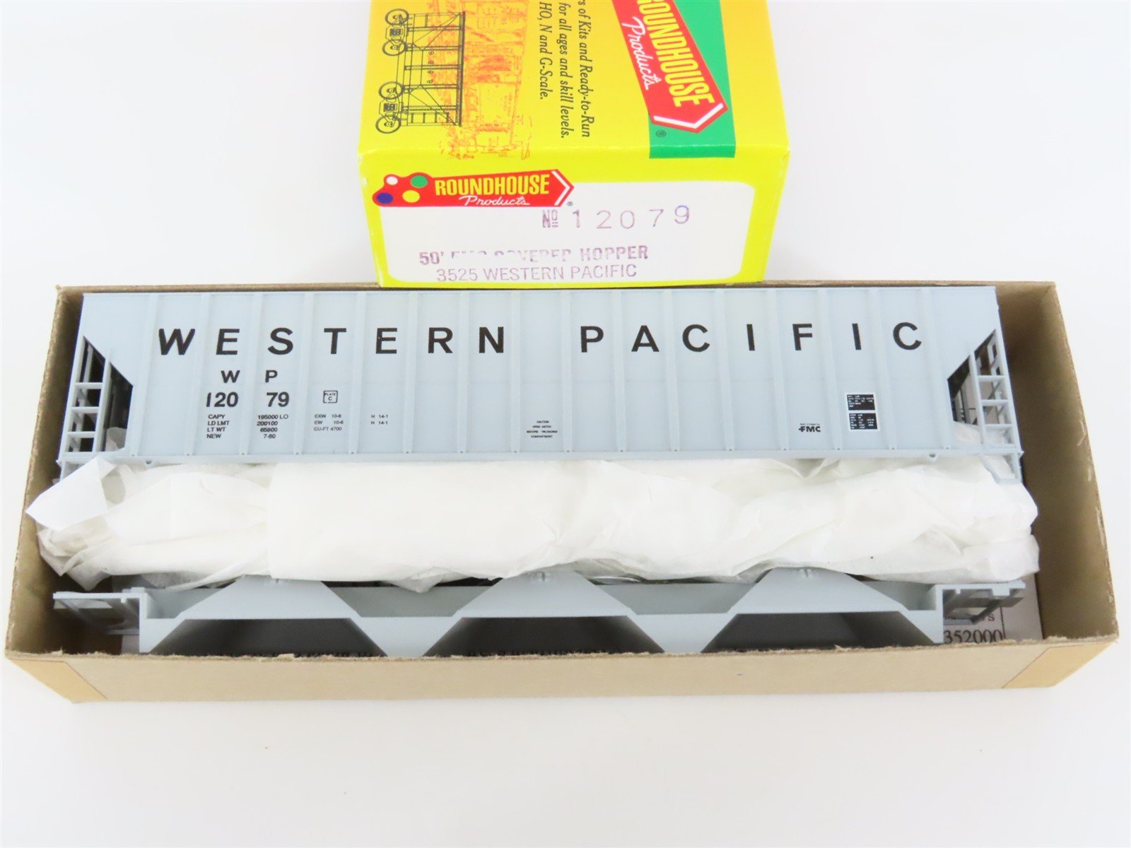 HO Scale Roundhouse Kit 3525 WP Western Pacific 50' Covered 3-Bay Hopper #12079