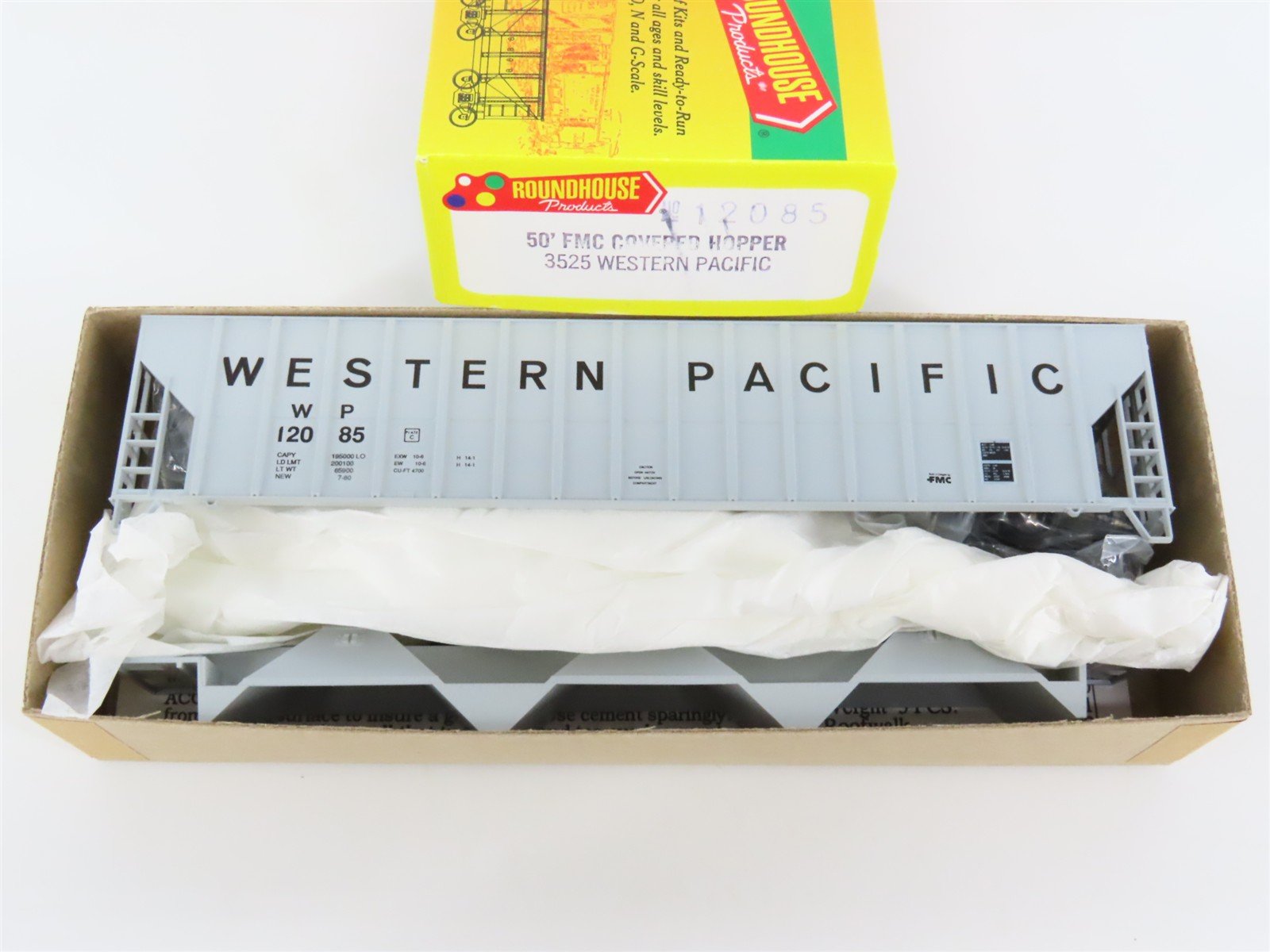 HO Scale Roundhouse Kit 3525 WP Western Pacific 50' Covered 3-Bay Hopper #12085