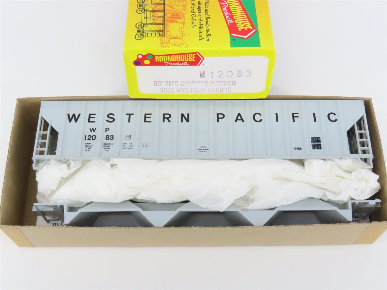 HO Scale Roundhouse Kit 3525 WP Western Pacific 50' Covered 3-Bay Hopper #12083