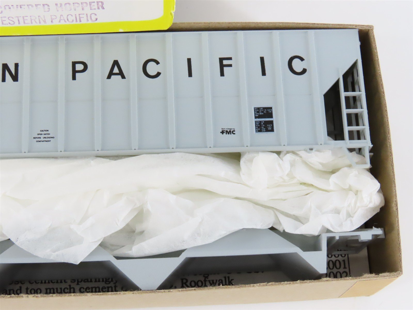 HO Scale Roundhouse Kit 3525 WP Western Pacific 50' Covered 3-Bay Hopper #12083