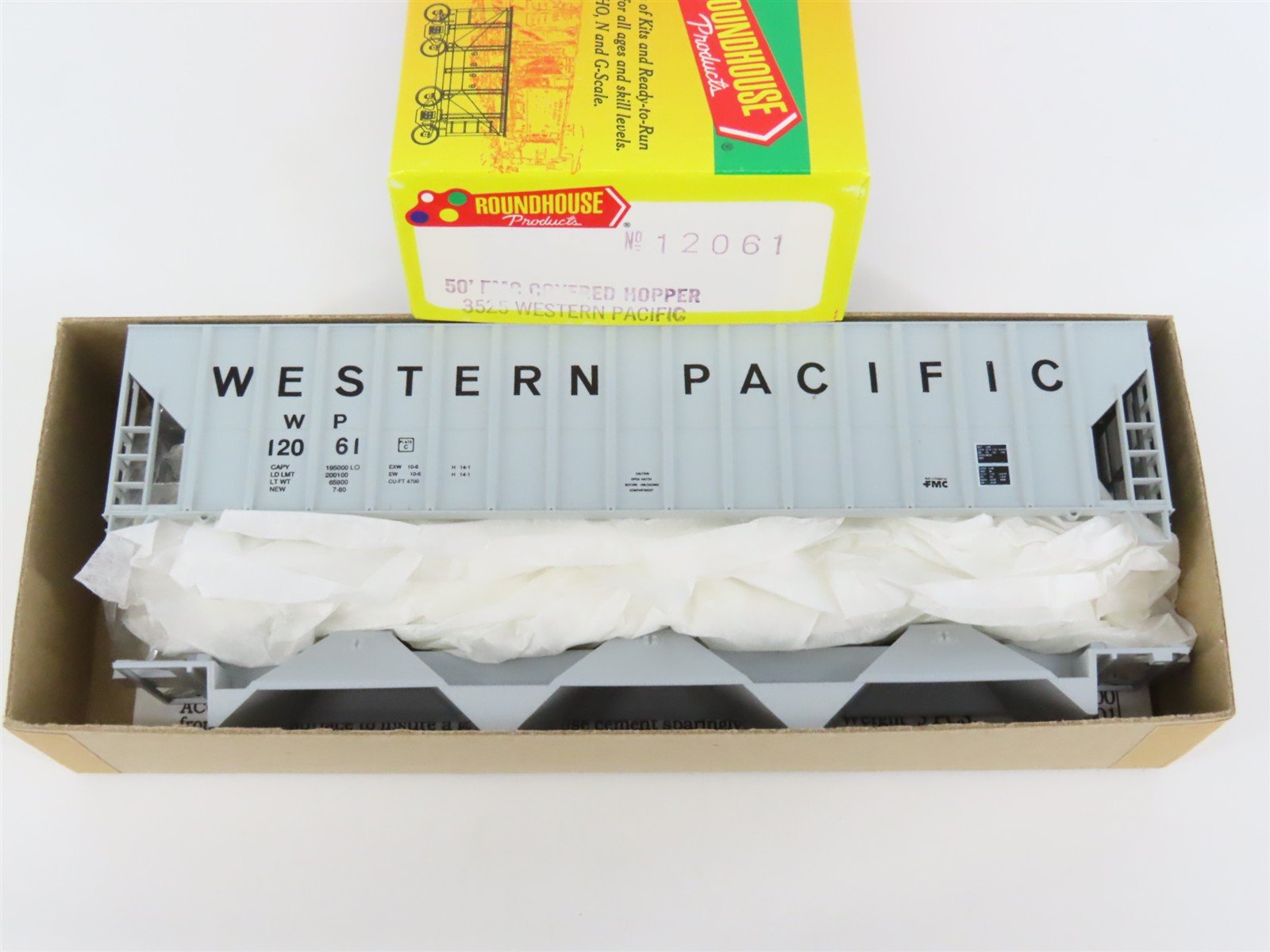 HO Scale Roundhouse Kit 3525 WP Western Pacific 50' Covered 3-Bay Hopper #12061