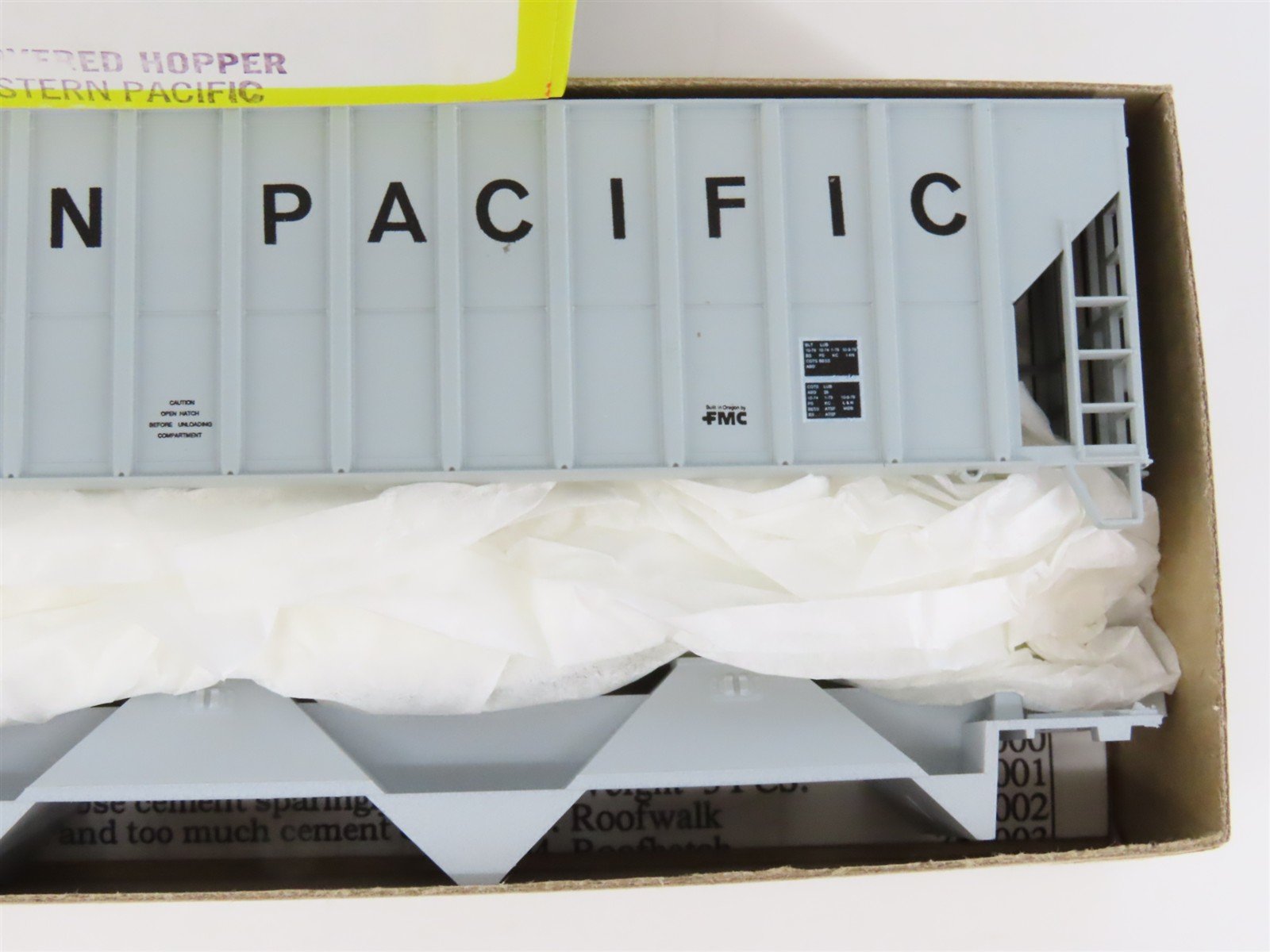 HO Scale Roundhouse Kit 3525 WP Western Pacific 50' Covered 3-Bay Hopper #12061