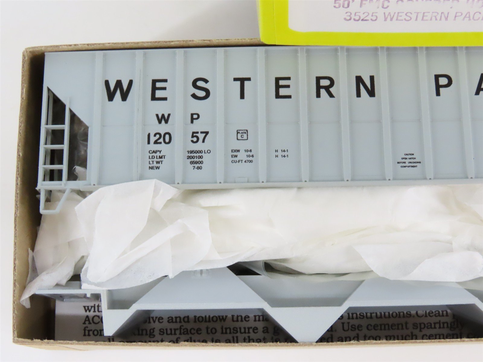 HO Scale Roundhouse Kit 3525 WP Western Pacific 50' Covered 3-Bay Hopper #12057
