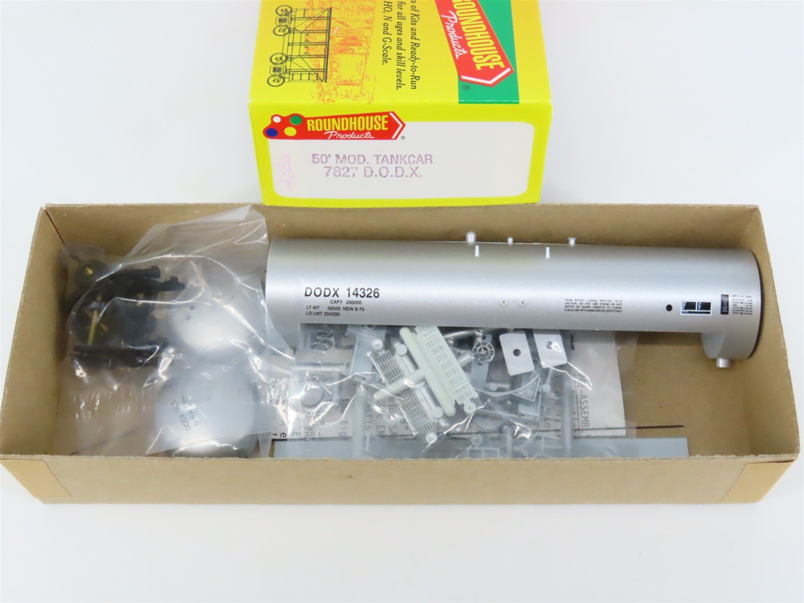 HO Scale Roundhouse Kit 7827 DODX Department of Defense 50' Tank Car #14326