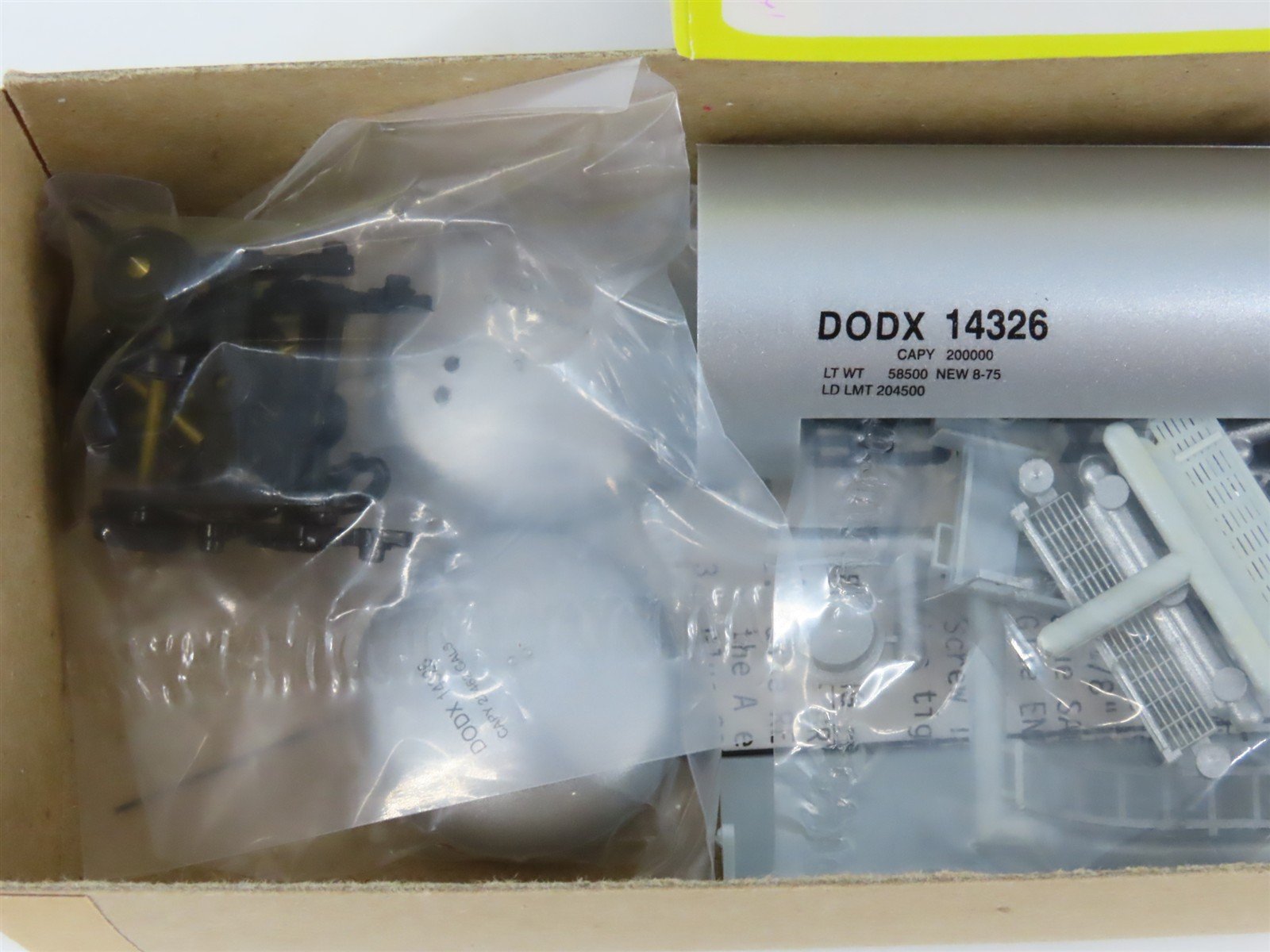 HO Scale Roundhouse Kit 7827 DODX Department of Defense 50' Tank Car #14326