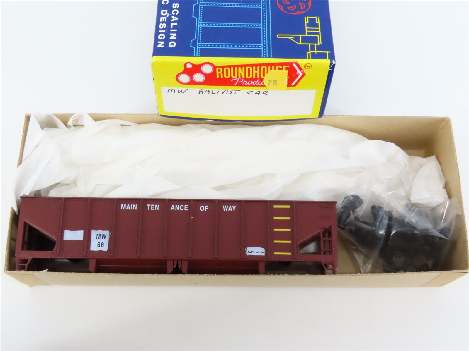 HO Scale Roundhouse Kit MW Maintenance of Way 2-Bay Open Ballast Coal Hopper #68