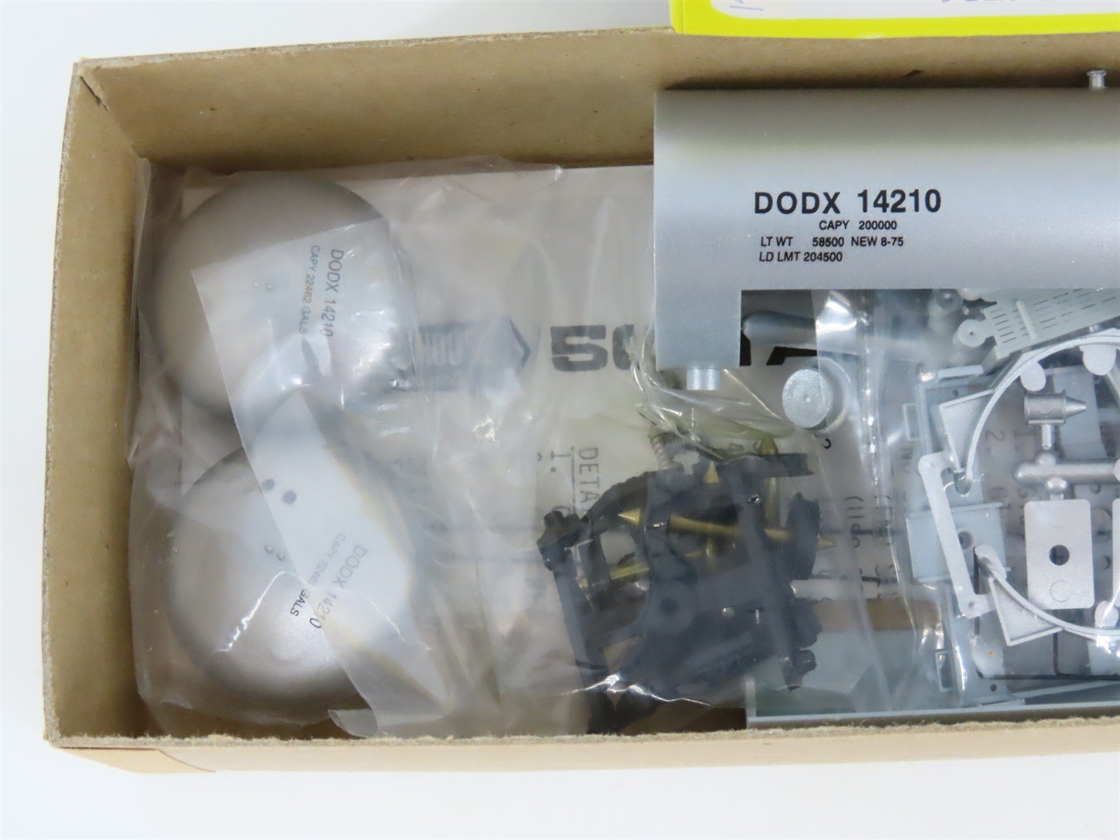 HO Scale Roundhouse Kit 7827 DODX Department of Defense 50' Tank Car #14210