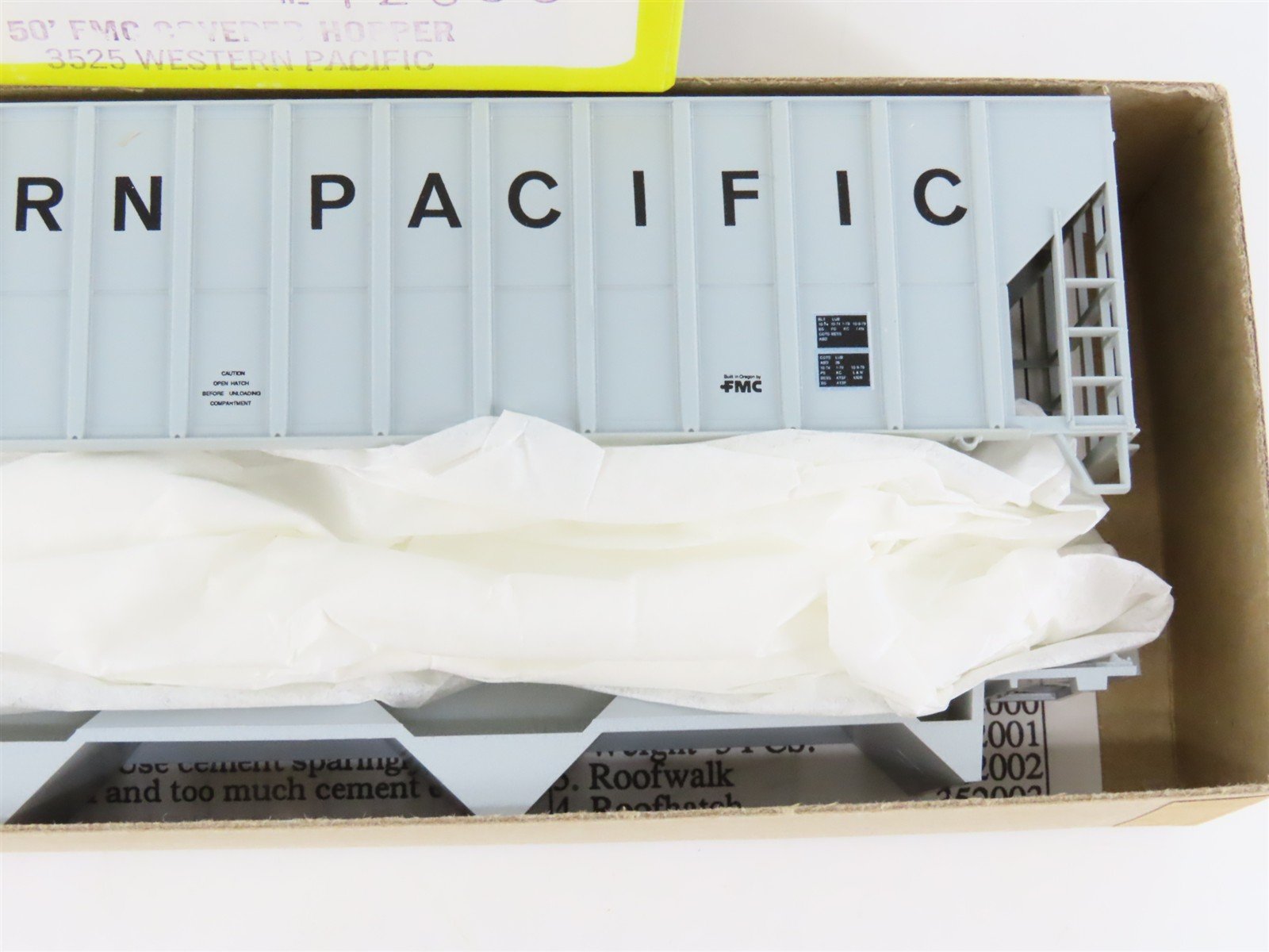 HO Scale Roundhouse Kit 3525 WP Western Pacific 50' Covered 3-Bay Hopper #12055