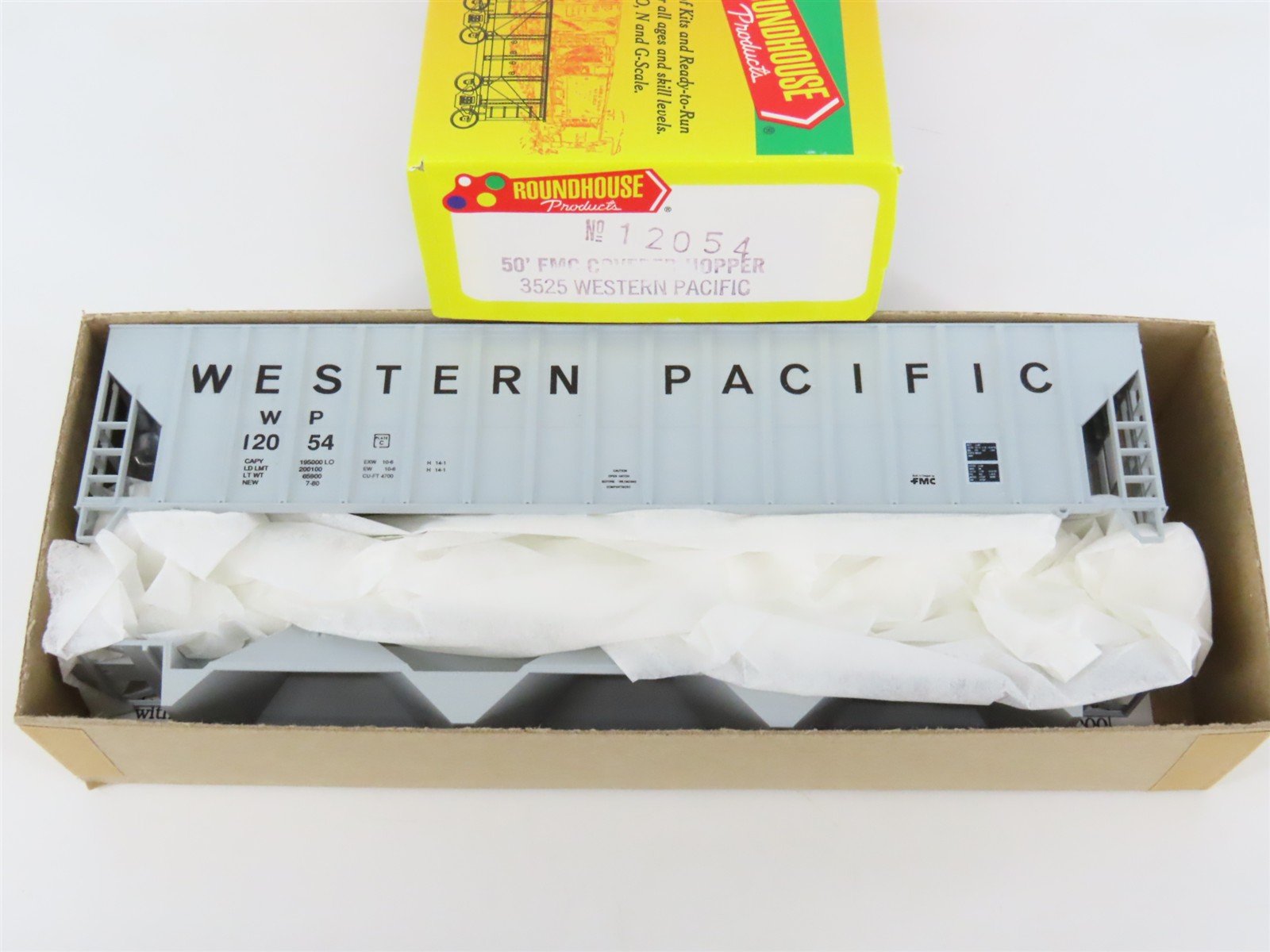 HO Scale Roundhouse Kit 3525 WP Western Pacific 50' Covered 3-Bay Hopper #12054