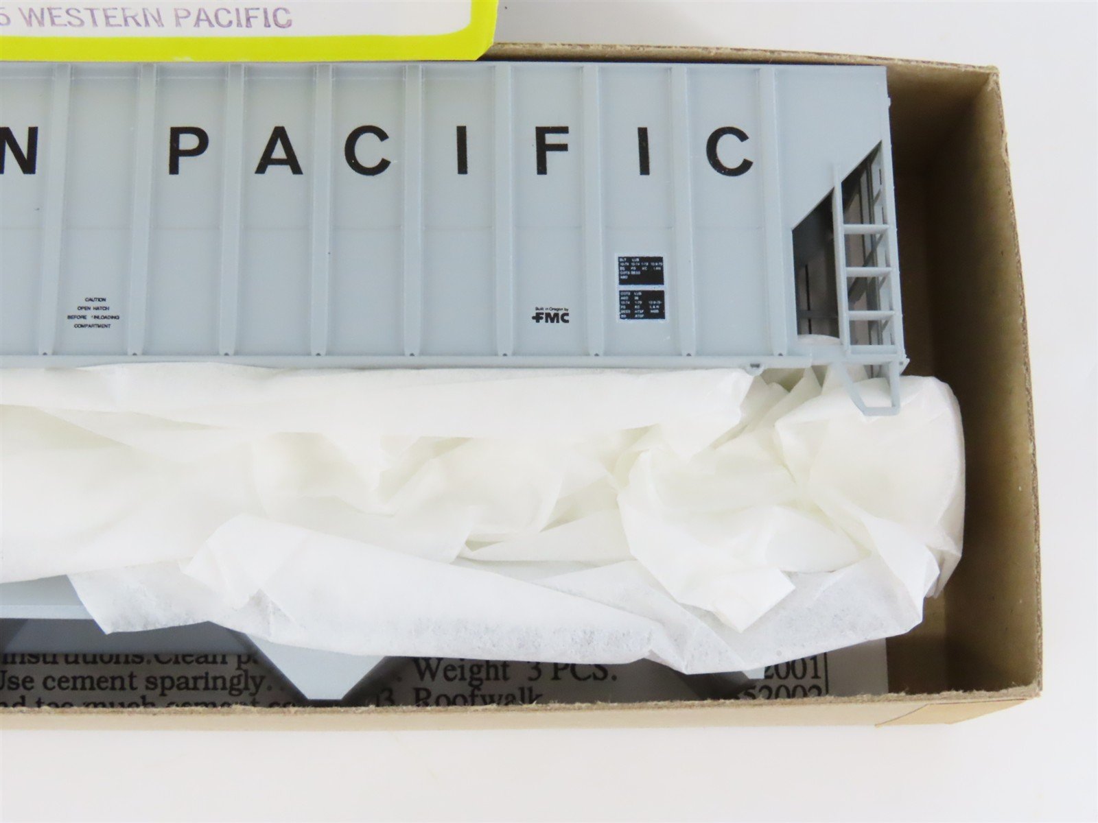 HO Scale Roundhouse Kit 3525 WP Western Pacific 50' Covered 3-Bay Hopper #12054