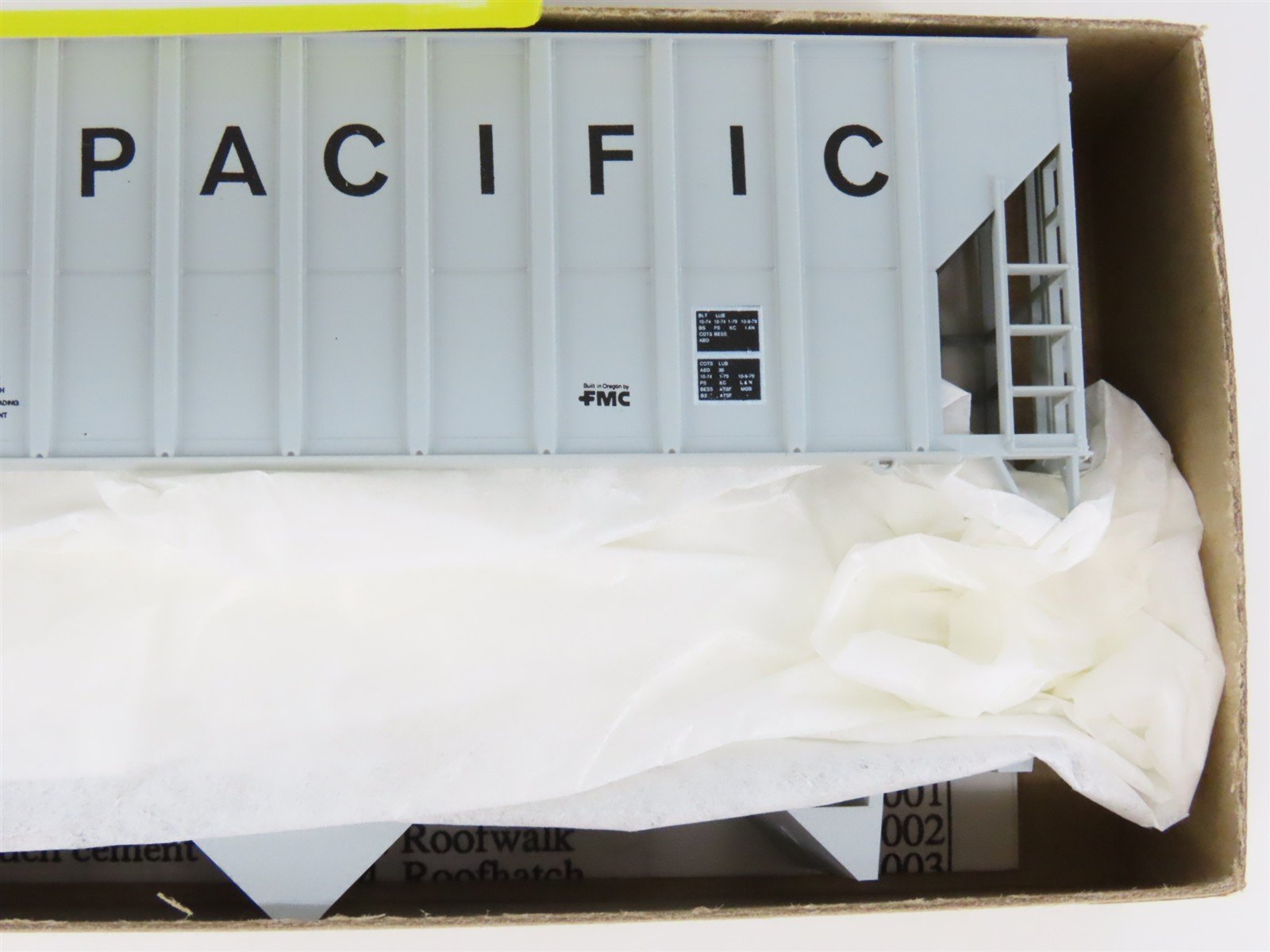 HO Scale Roundhouse Kit 3525 WP Western Pacific 50' Covered 3-Bay Hopper #12056