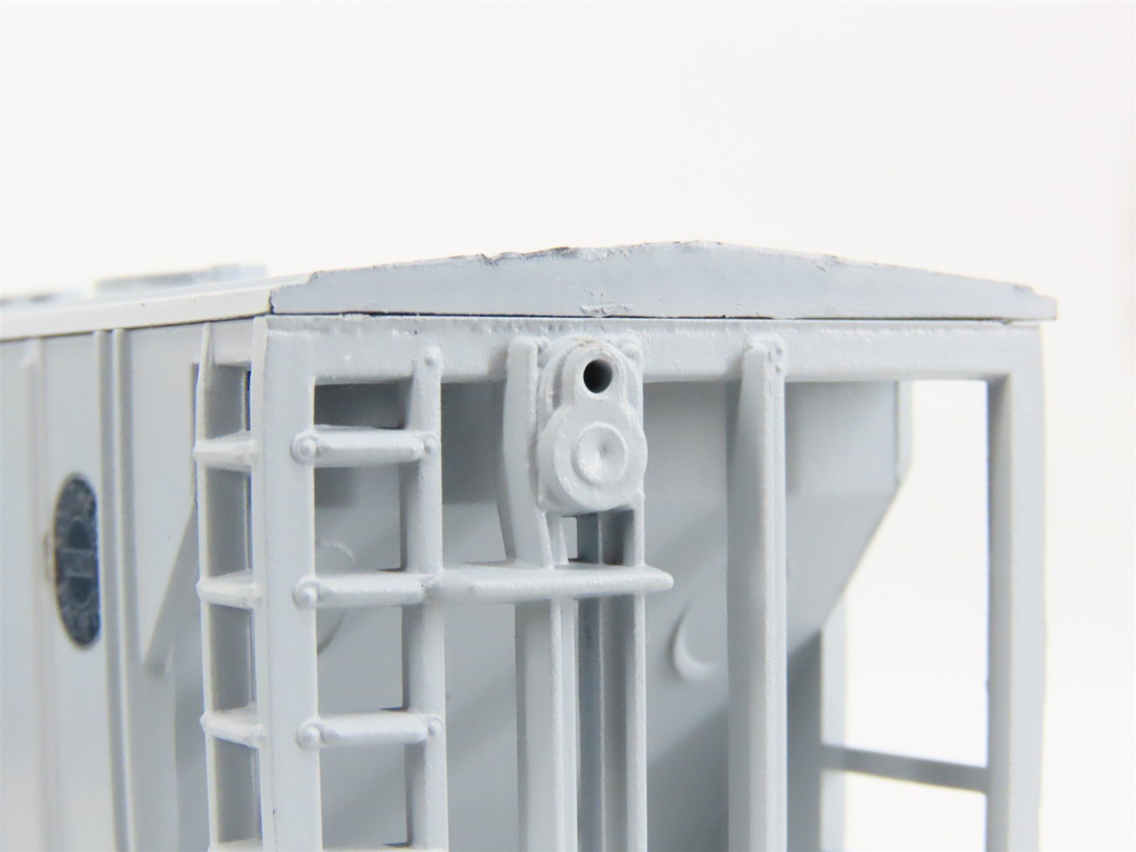 HO Scale Roundhouse Kit 3215 SP Southern Pacific 2-Bay Covered Hopper #402048