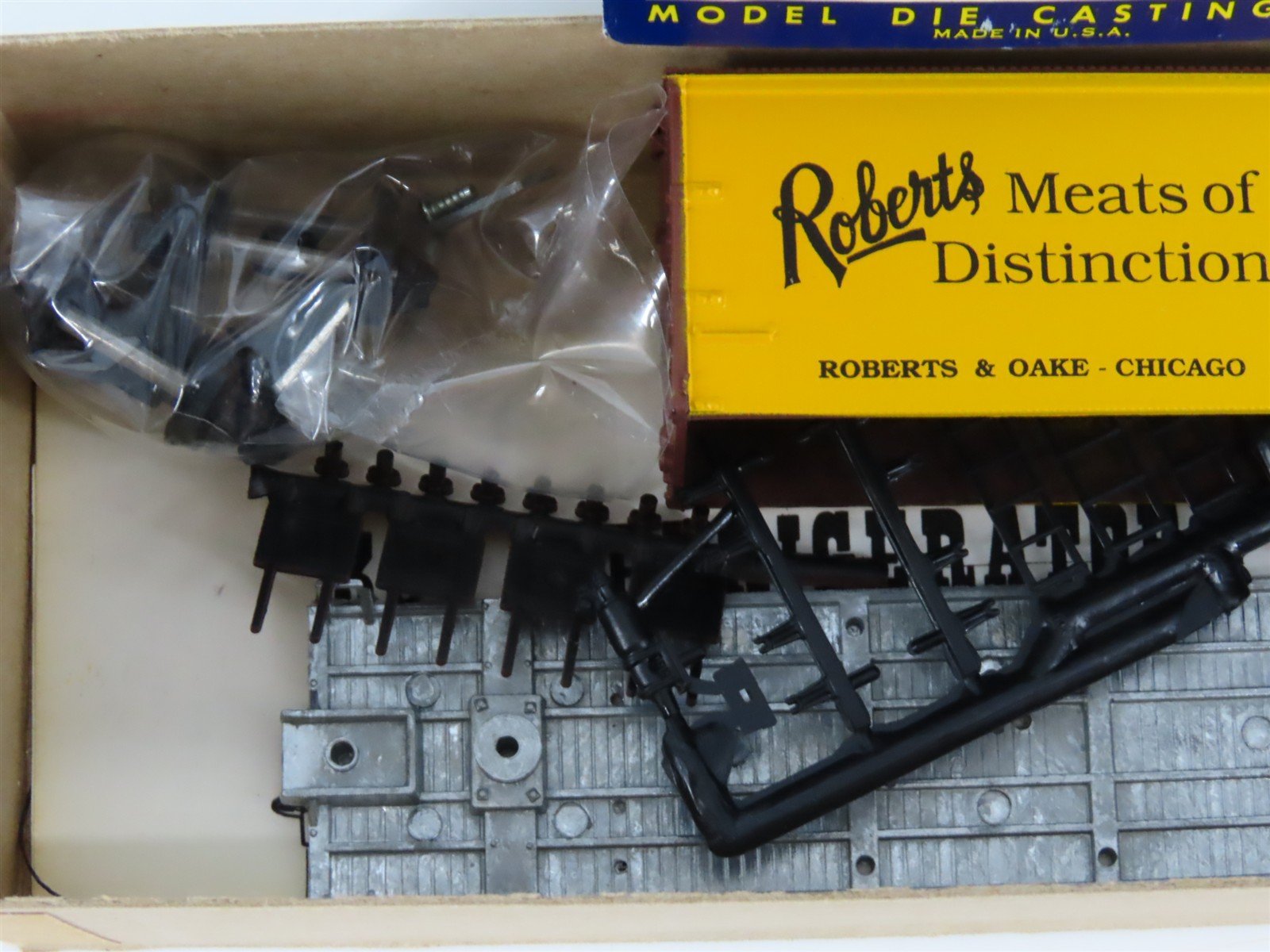 HO Scale Roundhouse Kit 3126 RAOX Roberts Meats 36' Billboard Reefer #1010