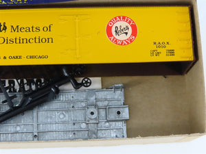 HO Scale Roundhouse Kit 3126 RAOX Roberts Meats 36' Billboard Reefer #1010