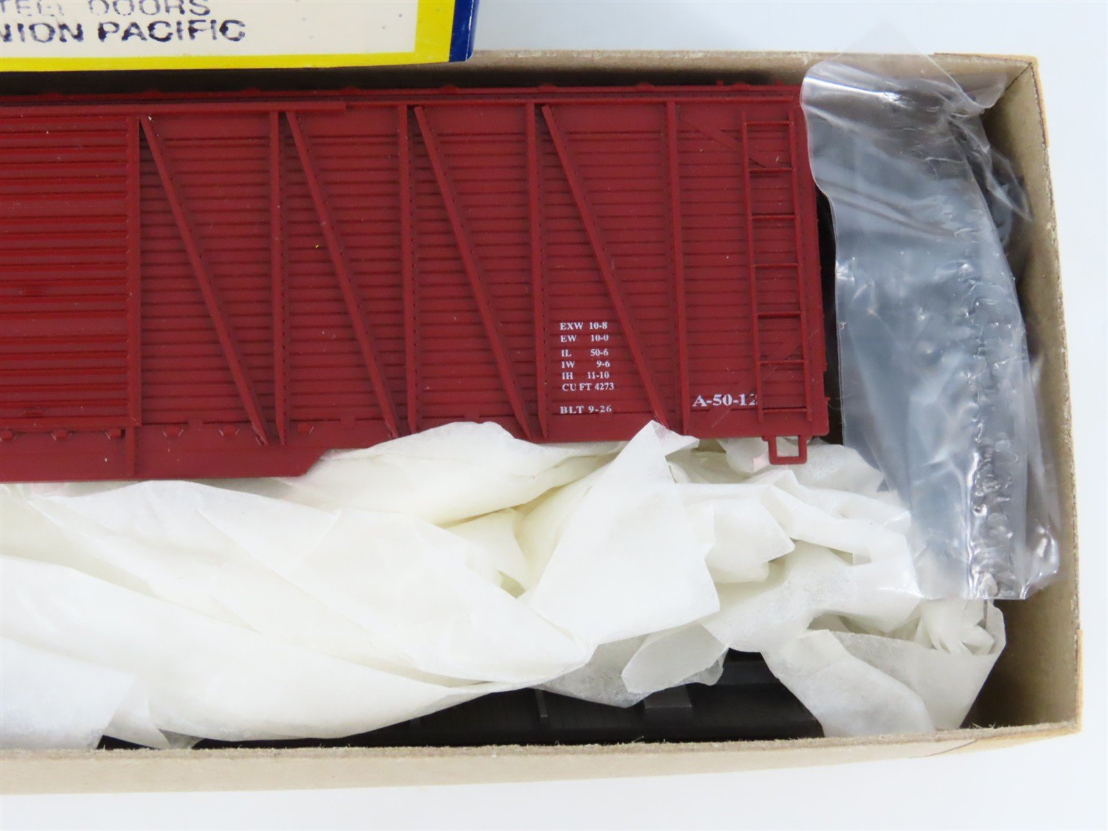 HO Scale Roundhouse Kit 2166 UP Union Pacific 50' Double Door Box Car #151273