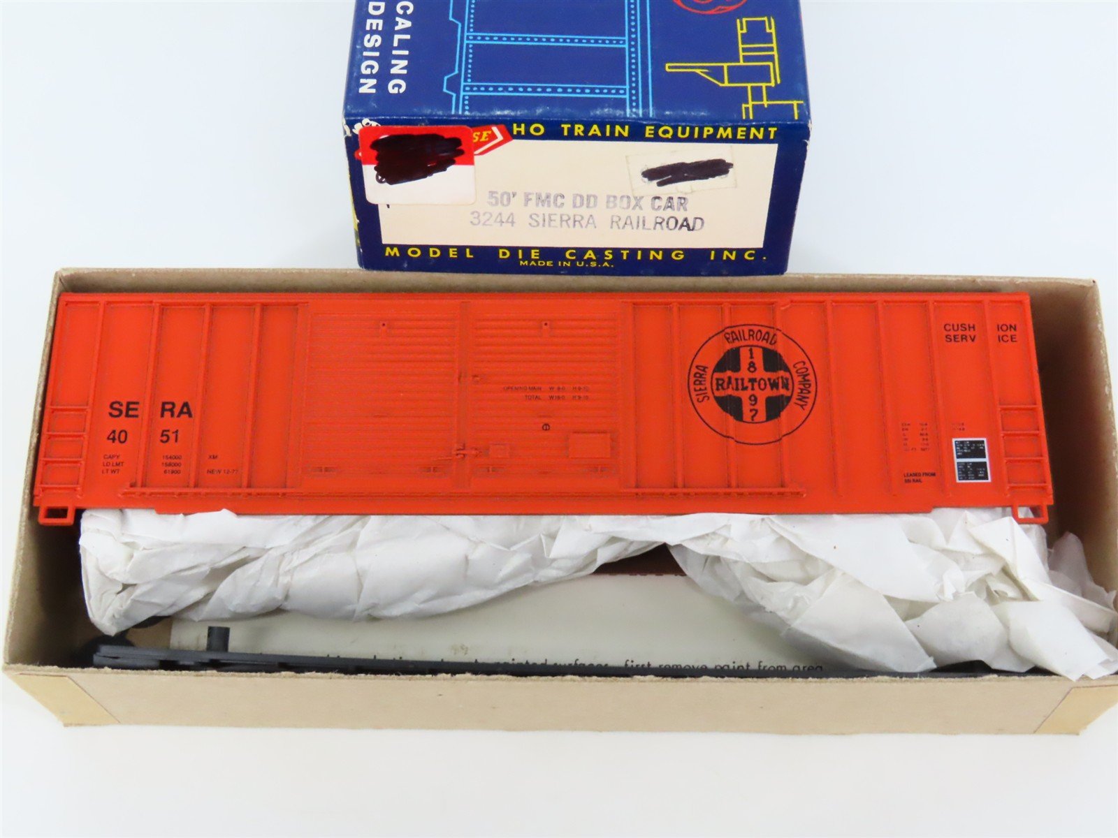 HO Scale Roundhouse Kit 3244 SERA Sierra Railroad 50' Double Door Box Car #4051