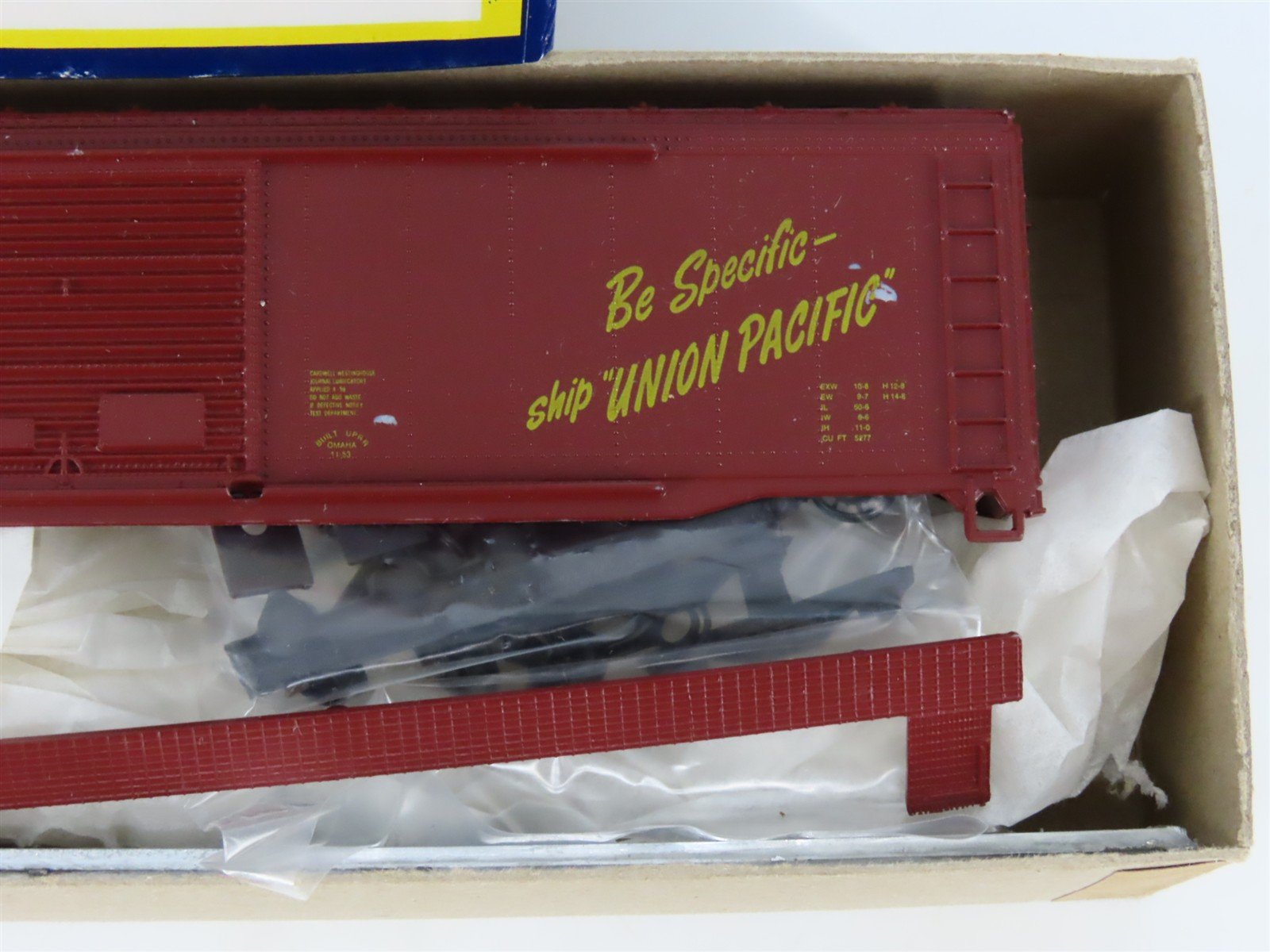 HO Scale Roundhouse Kit 1211 UP Union Pacific Streamliners 50' Box Car #500038