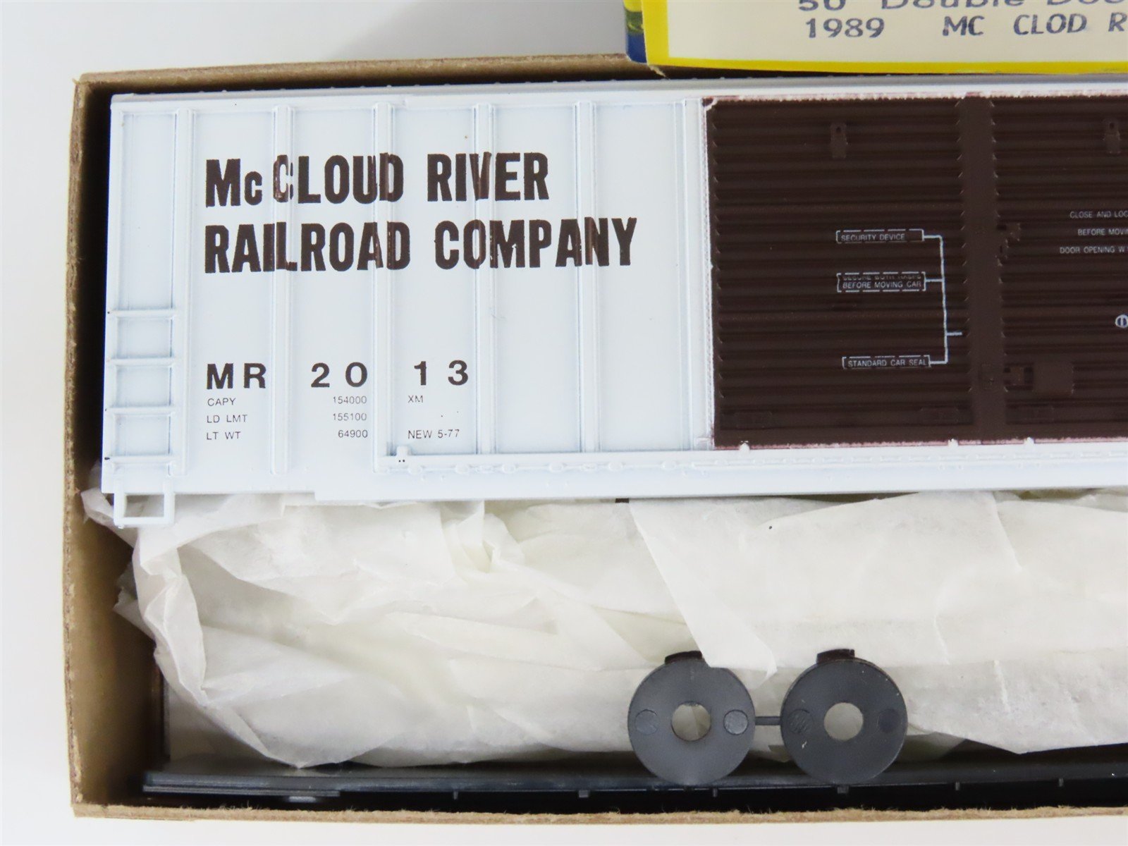 HO Scale Roundhouse Kit 1989 MR McCloud River 50' Double Door Box Car #2013