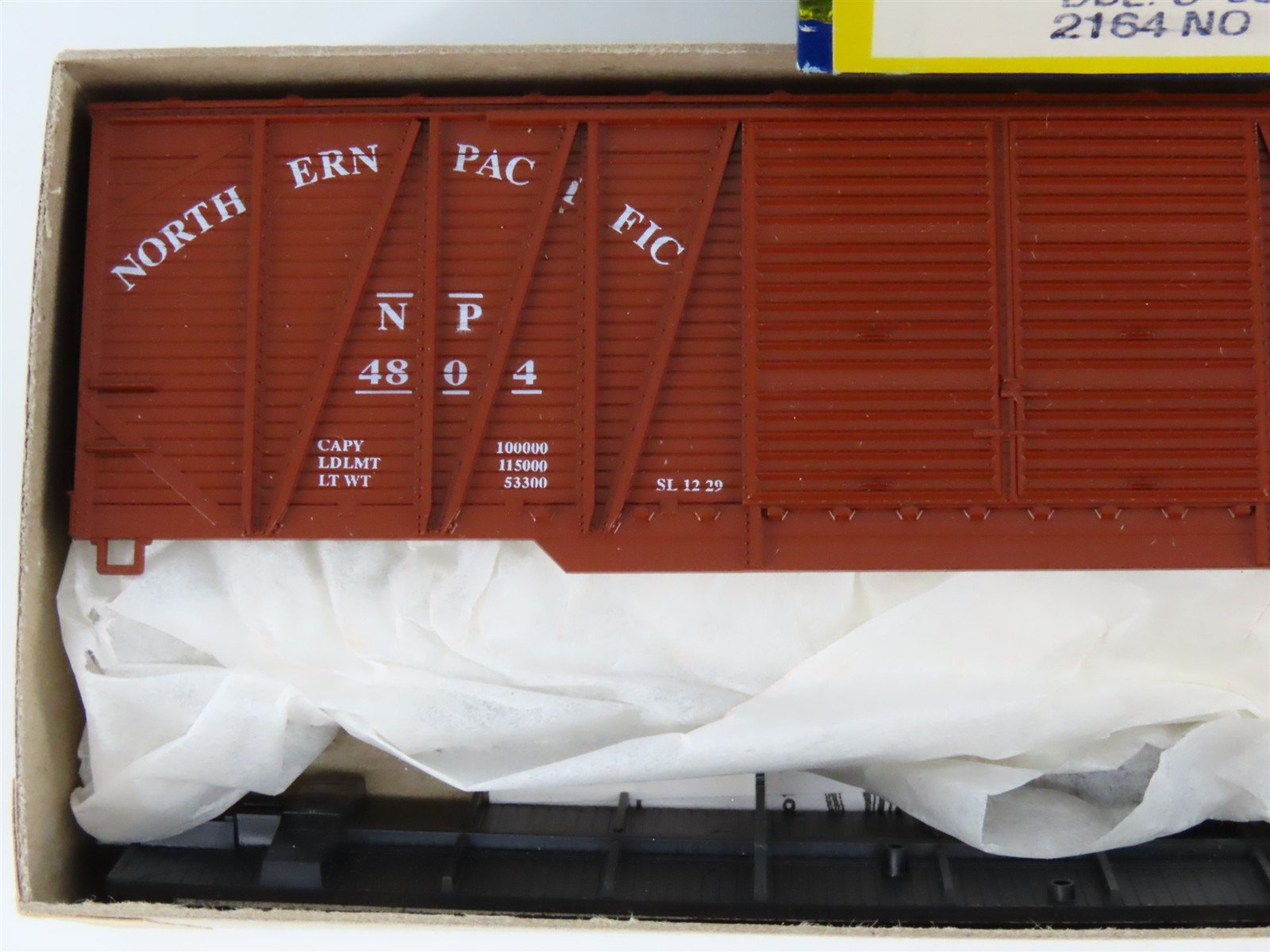 HO Scale Roundhouse Kit 2164 NP Northern Pacific 50' Double Door Box Car #4804