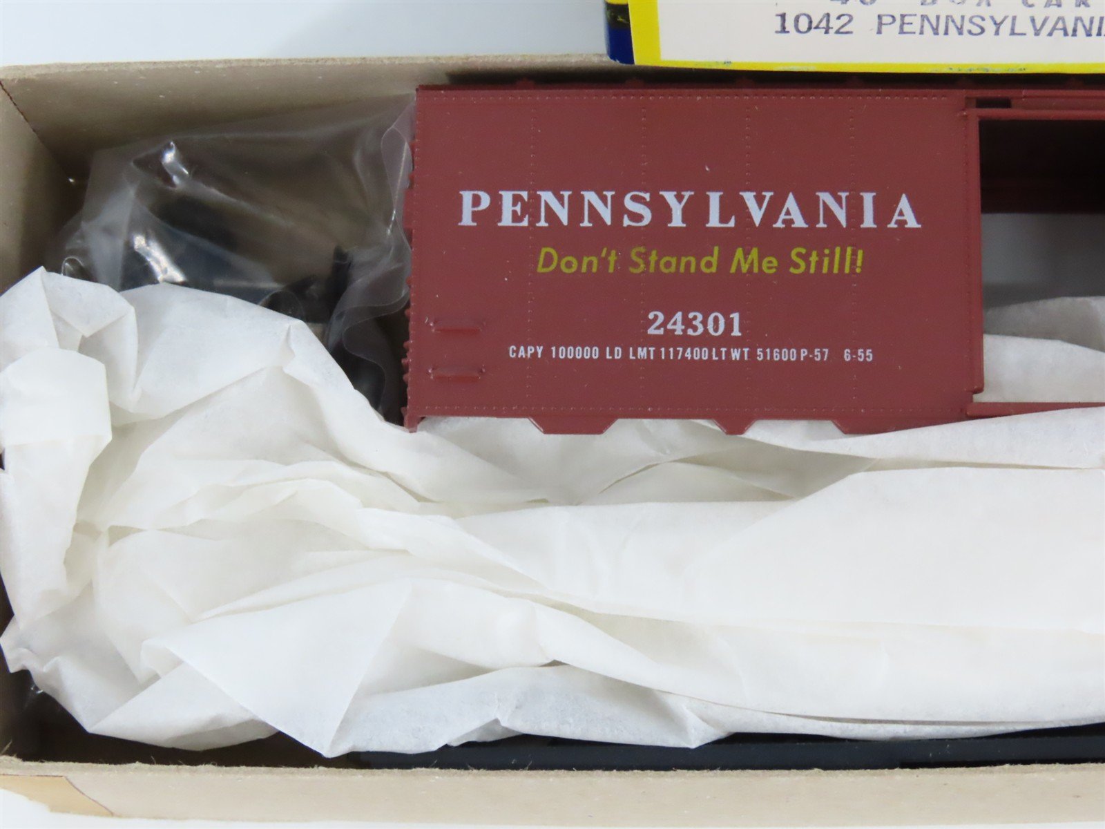 HO Roundhouse Kit 1042 PRR Pennsylvania Railroad 40' Single Door Box Car #24301