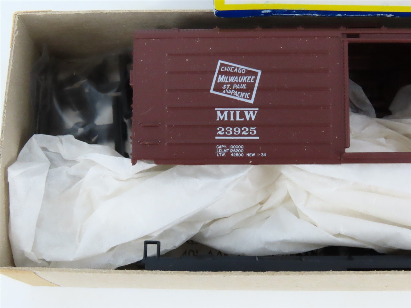 HO Scale Roundhouse Kit 1023 MILW Milwaukee Road 40' Box Car #23925