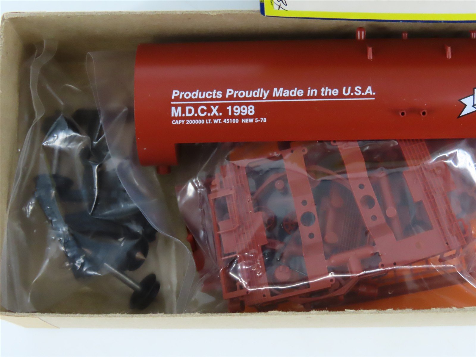 HO Scale Roundhouse Kit 7850 MDCX 60th Anniversary 50' Modern Tank Car #1998