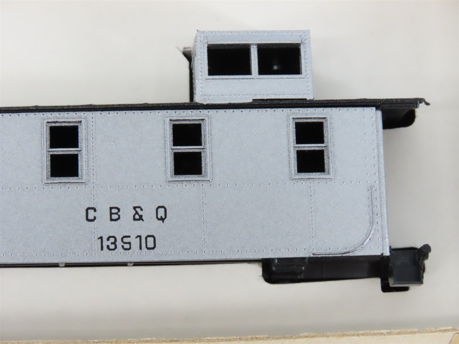 HO Scale Roundhouse Kit 3495 CB&Q Burlington Route Steel Caboose #13510