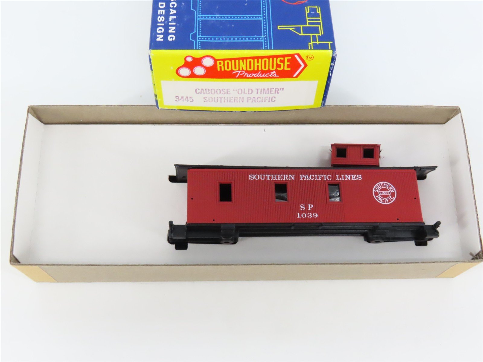 HO Scale Roundhouse Kit 3445 SP Southern Pacific Lines Old Timer Caboose #1039