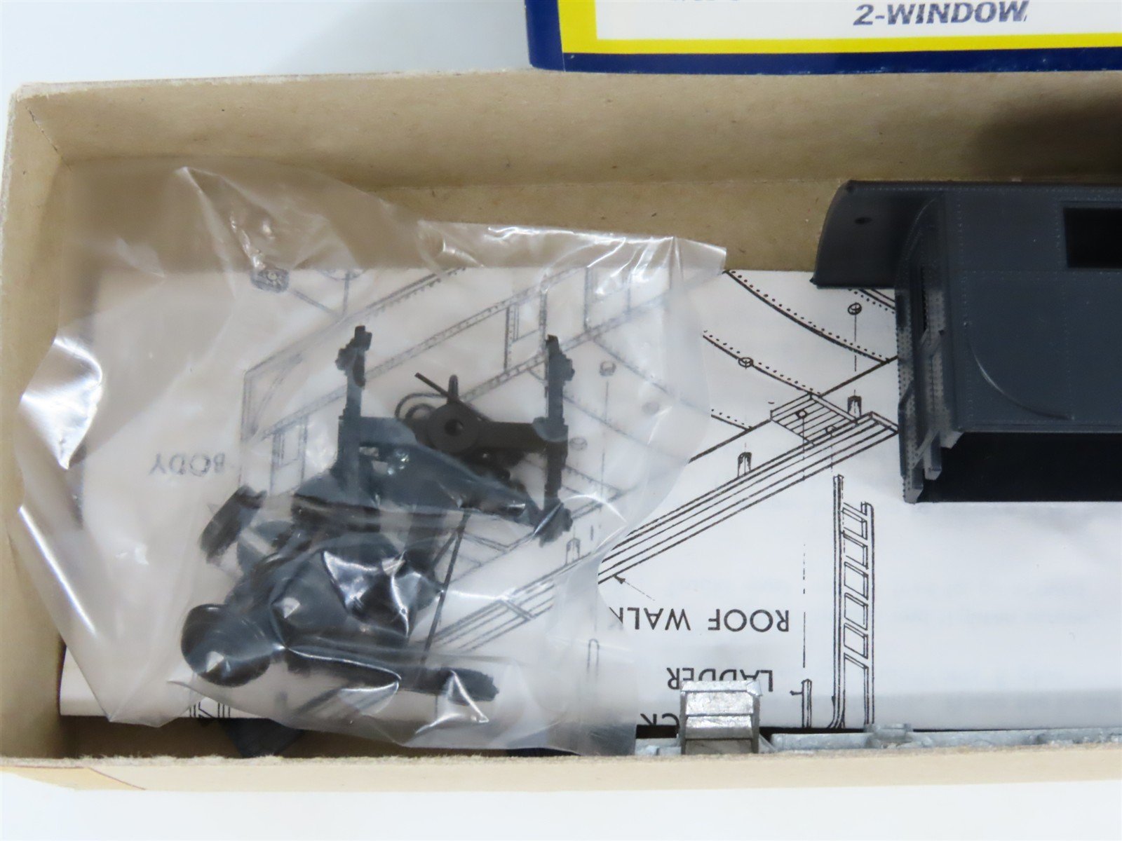 HO Scale Roundhouse Kit 3470 Unlettered 2-Window Caboose