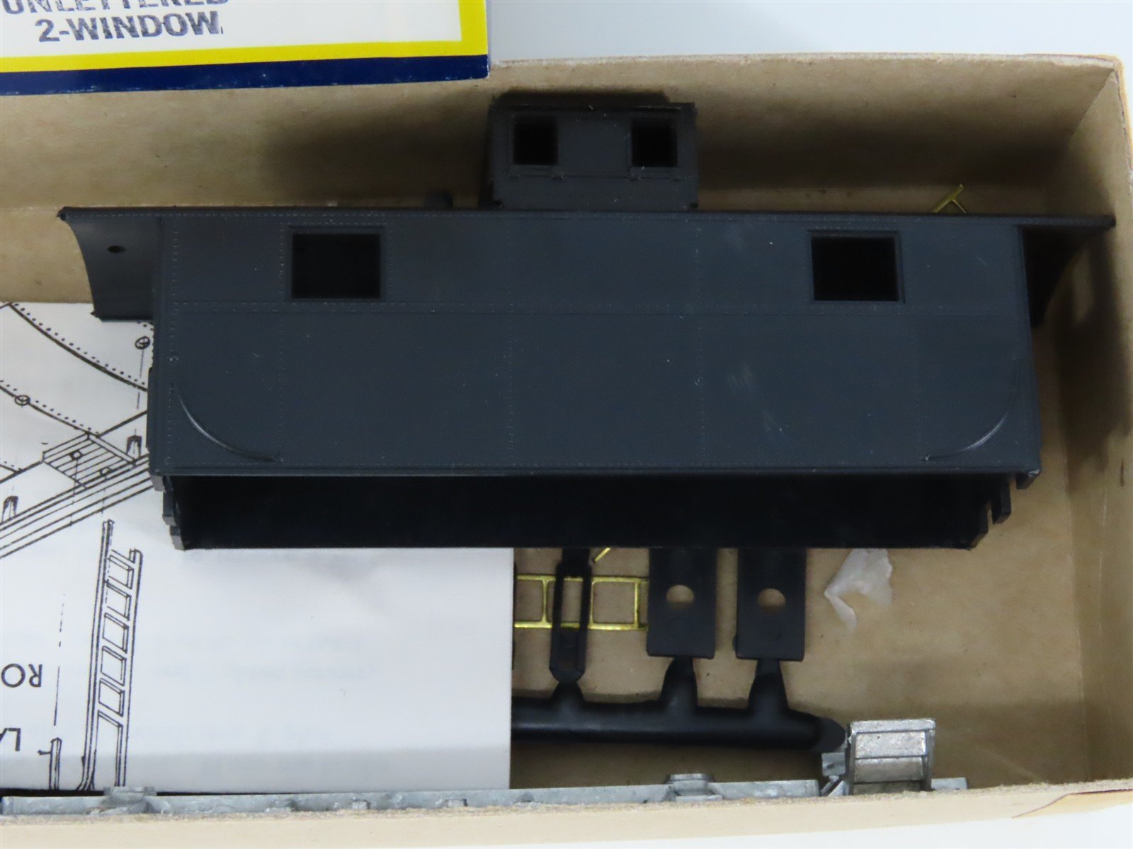 HO Scale Roundhouse Kit 3470 Unlettered 2-Window Caboose