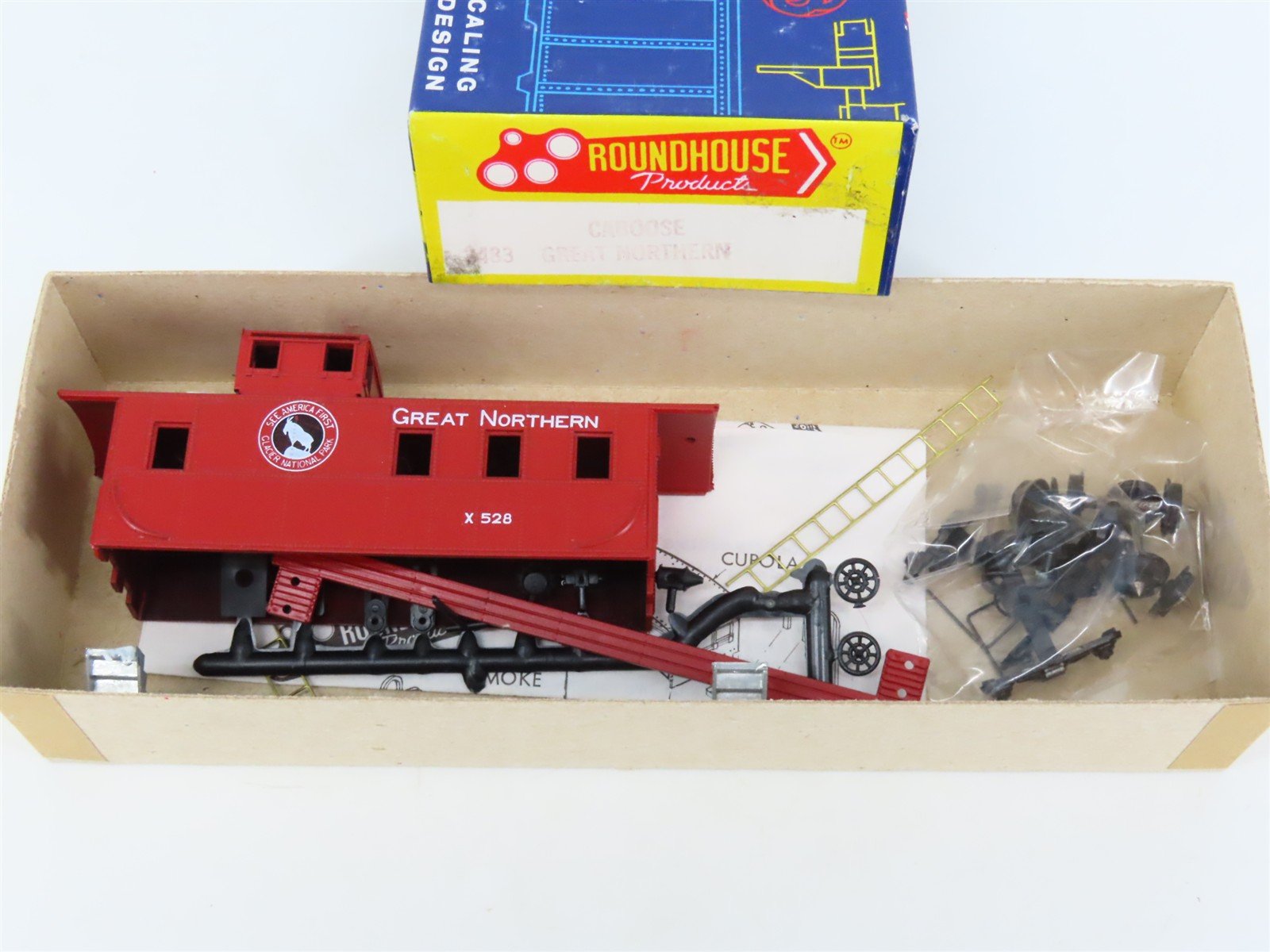 HO Scale Roundhouse Kit 3483 GN Great Northern Railway Cupola Caboose #X528