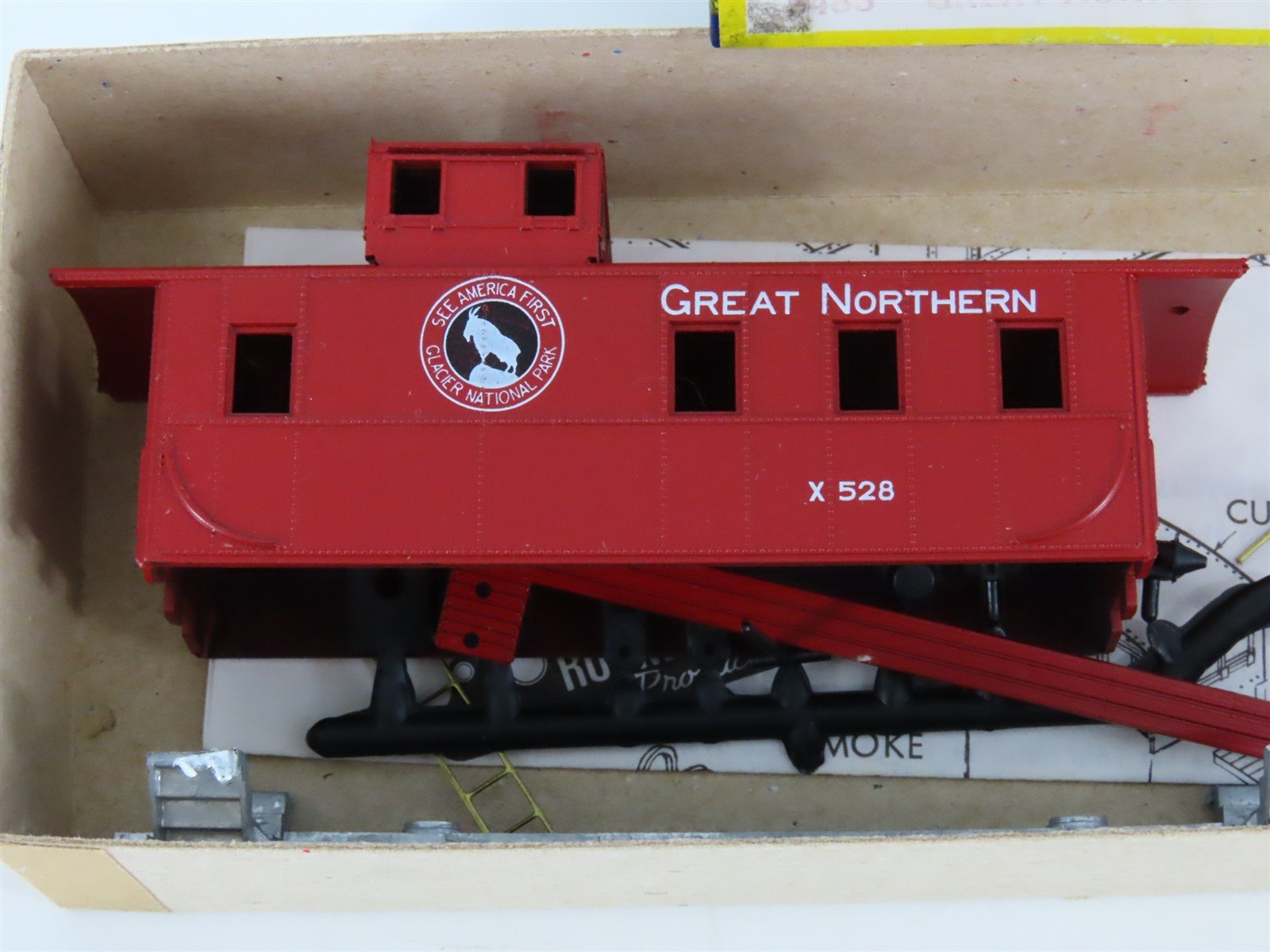 HO Scale Roundhouse Kit 3483 GN Great Northern Railway Cupola Caboose #X528