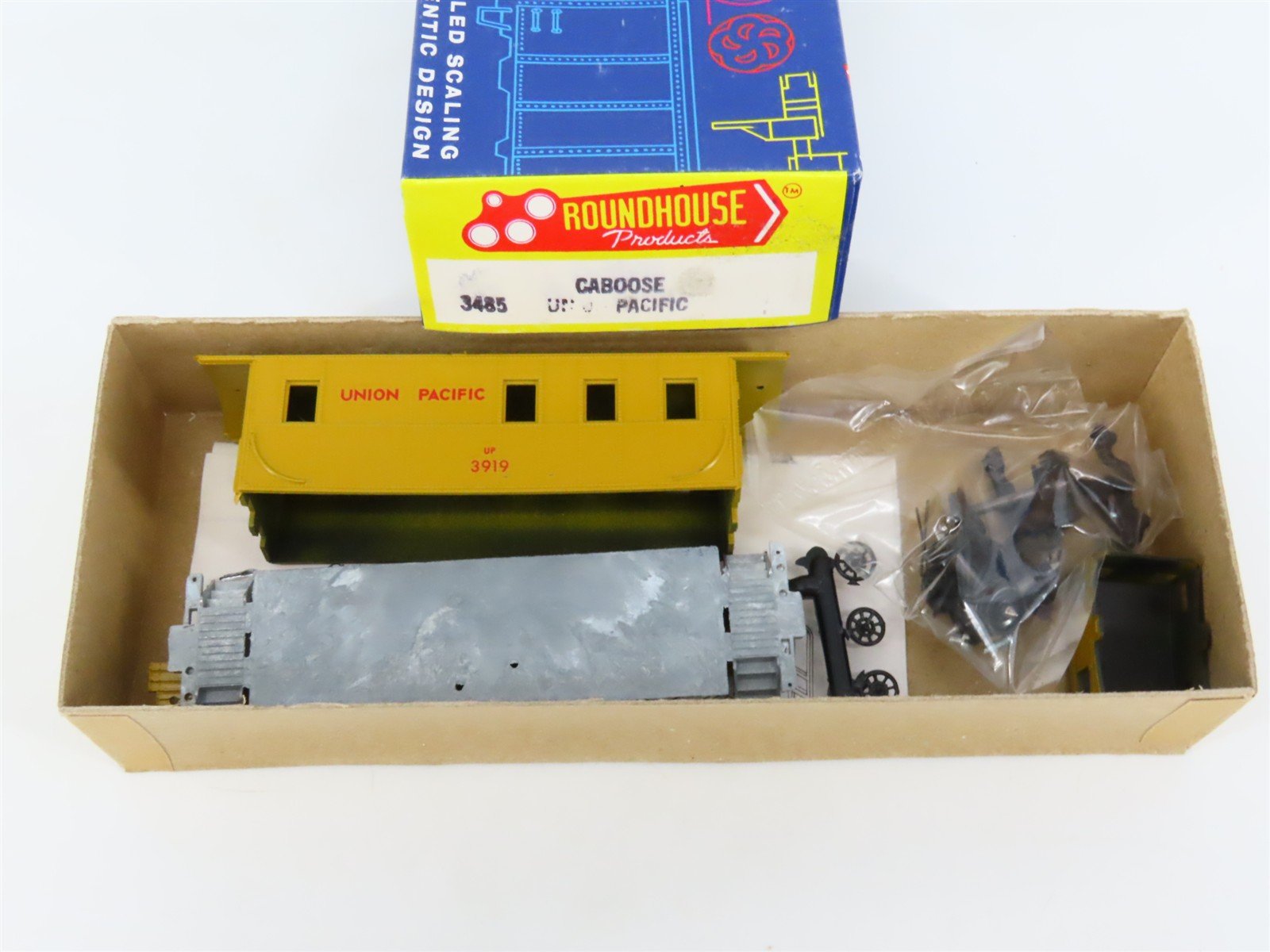 HO Scale Roundhouse Kit 3485 UP Union Pacific Railroad Cupola Caboose #3919