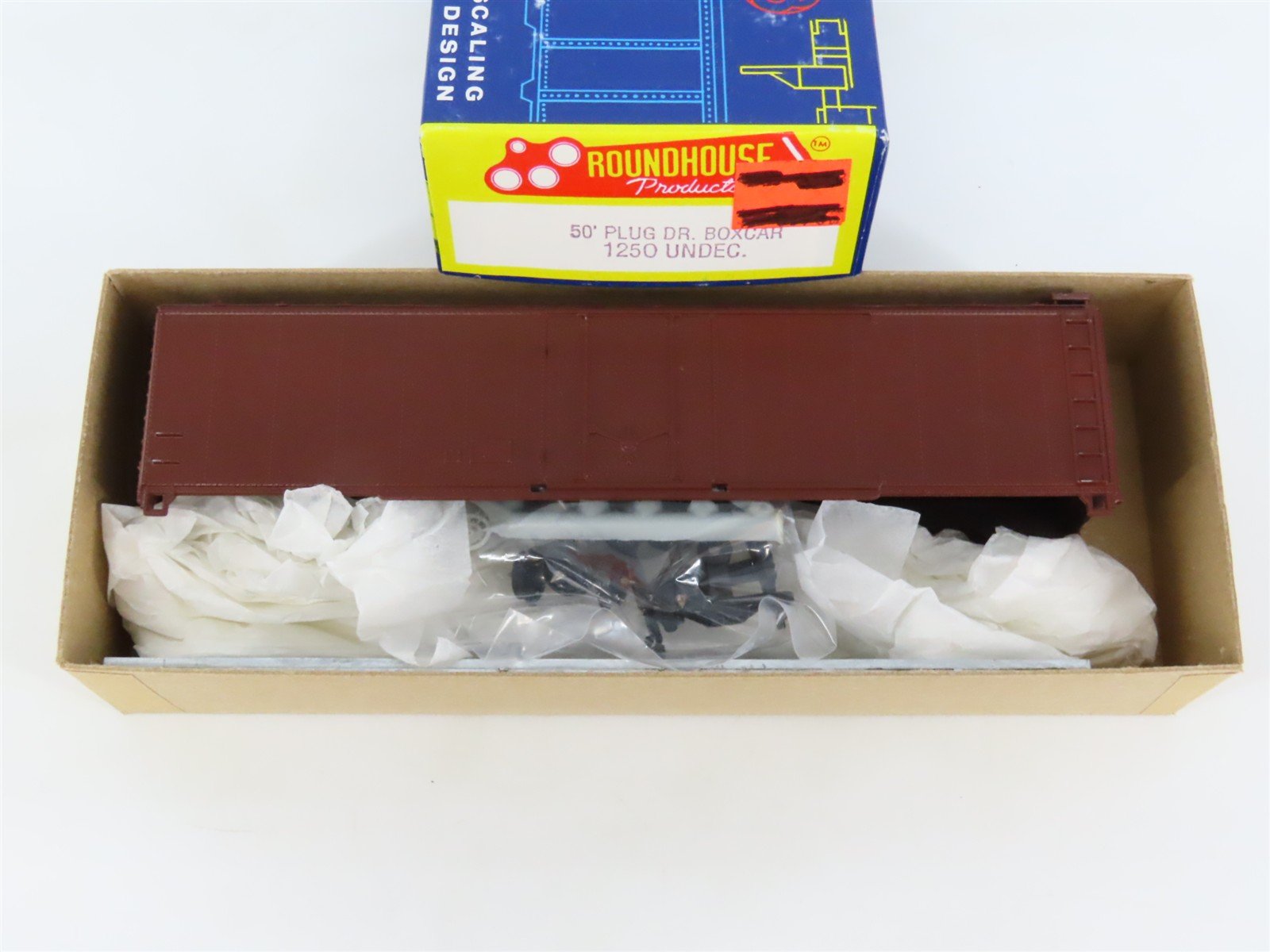 HO Scale Roundhouse Kit 1250 Undecorated 50' Plug Door Box Car