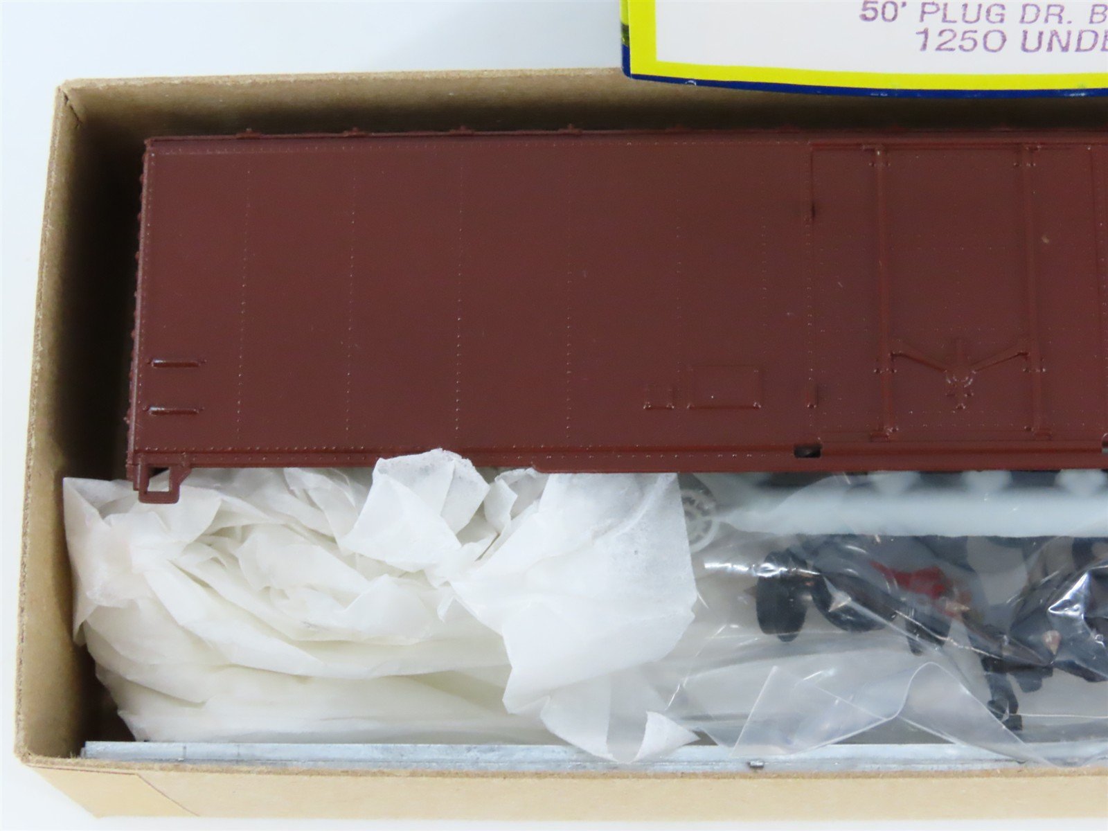 HO Scale Roundhouse Kit 1250 Undecorated 50' Plug Door Box Car