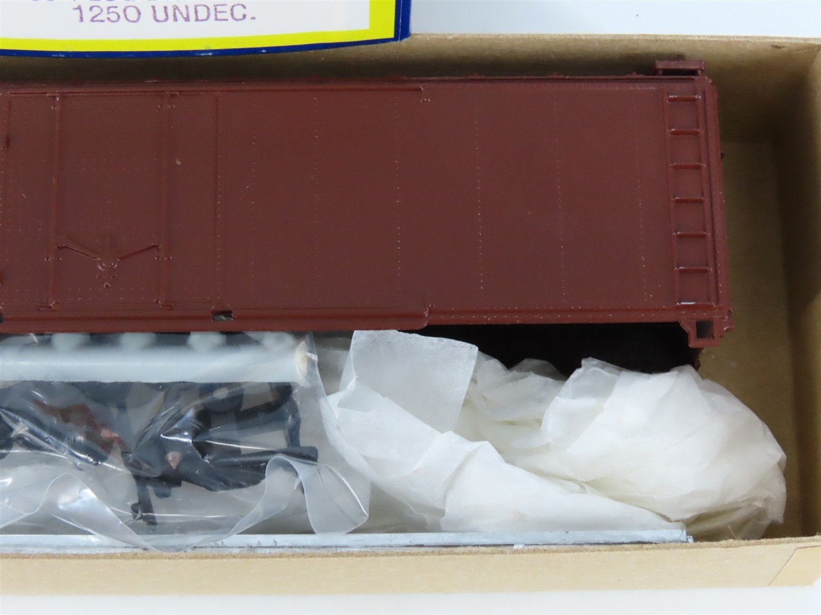 HO Scale Roundhouse Kit 1250 Undecorated 50' Plug Door Box Car