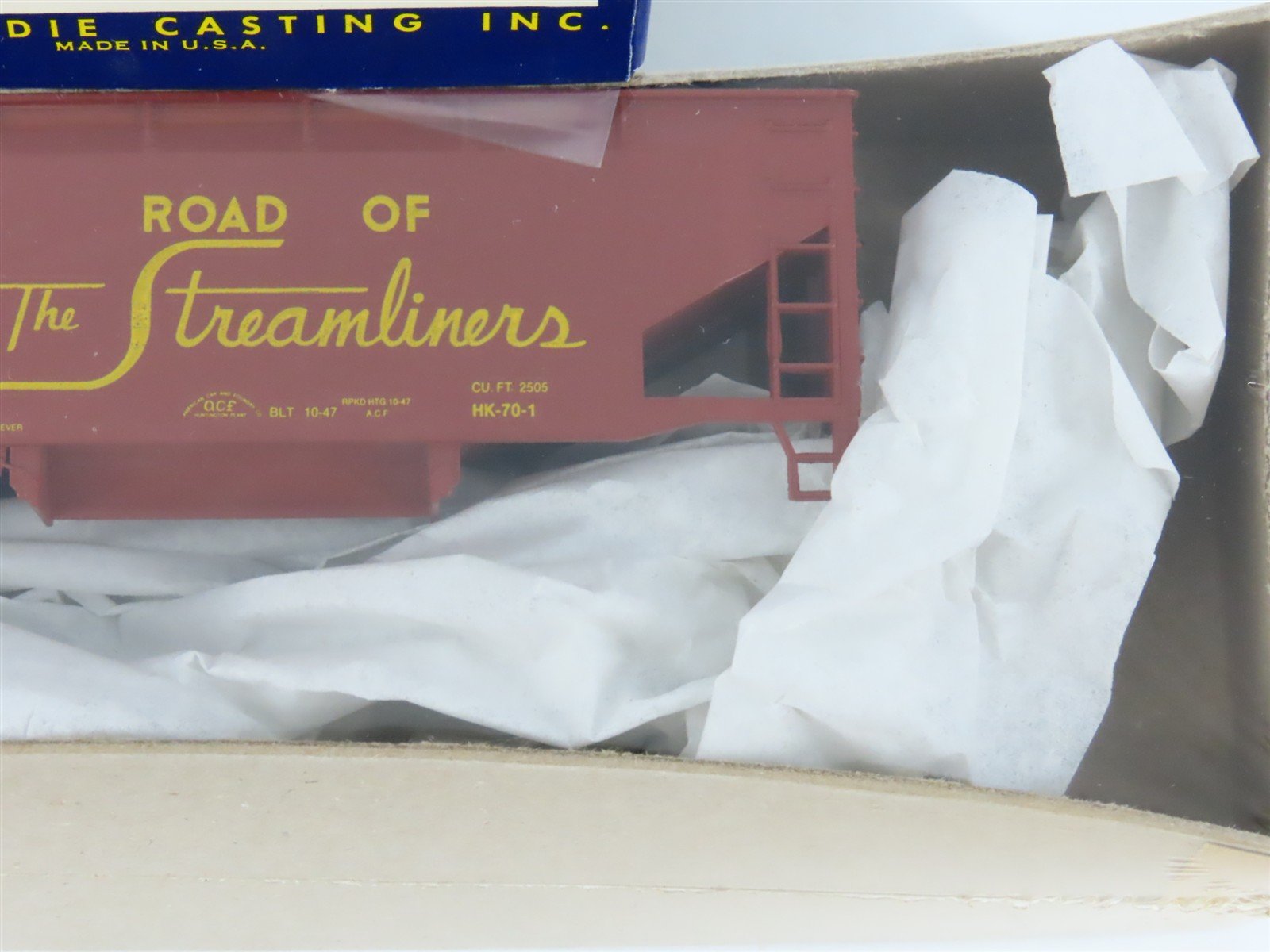 HO Scale Roundhouse Kit 1582 UP Union Pacific Ballast 2-Bay Hopper #90323 Sealed
