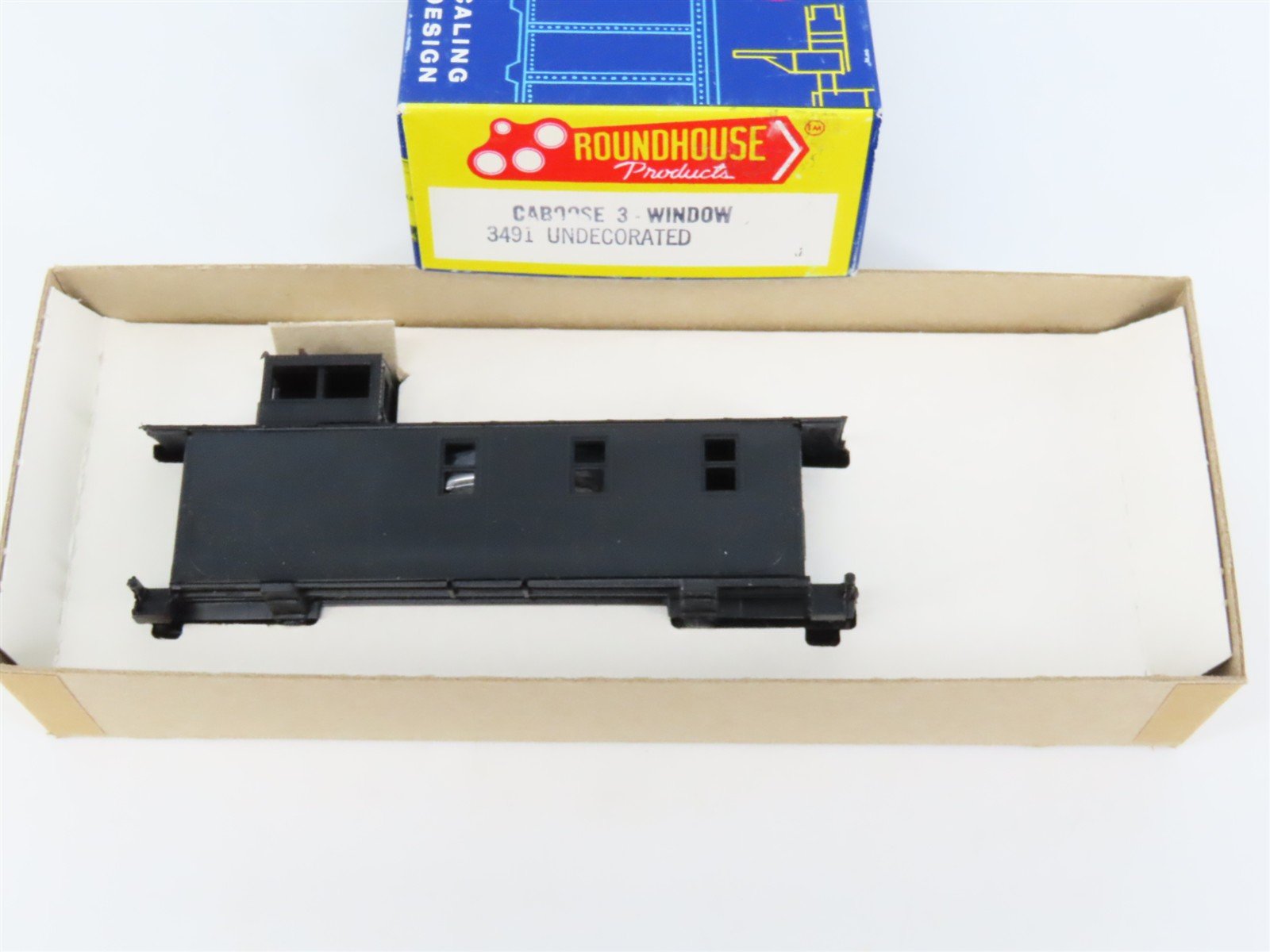 HO Scale Roundhouse Kit 3491 Undecorated 3-Window Cupola Caboose