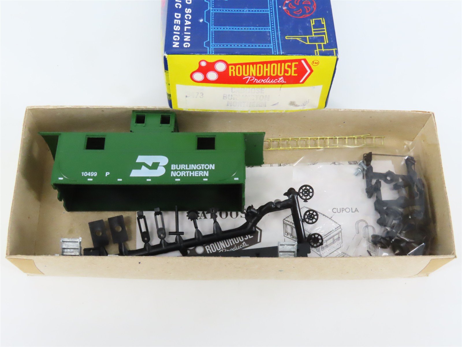 HO Scale Roundhouse Kit 3473 BN Burlington Northern Railway Caboose #10499
