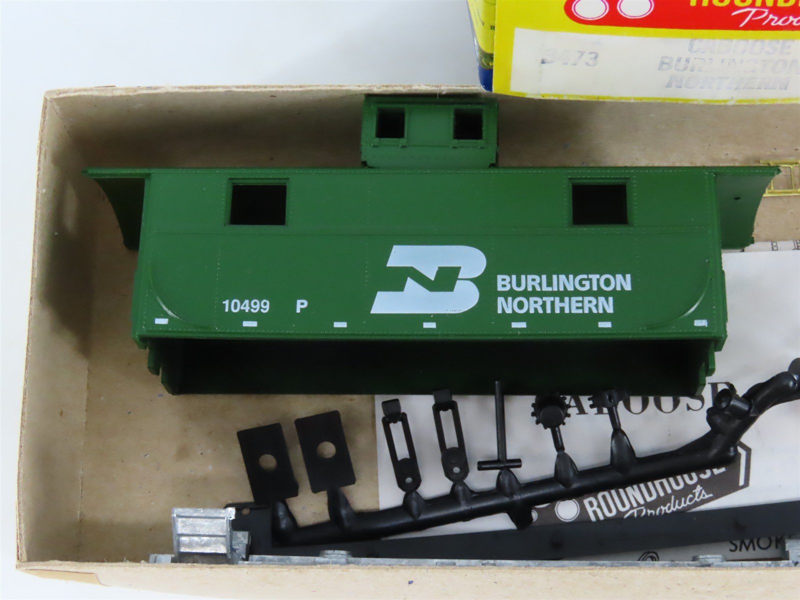 HO Scale Roundhouse Kit 3473 BN Burlington Northern Railway Caboose #10499