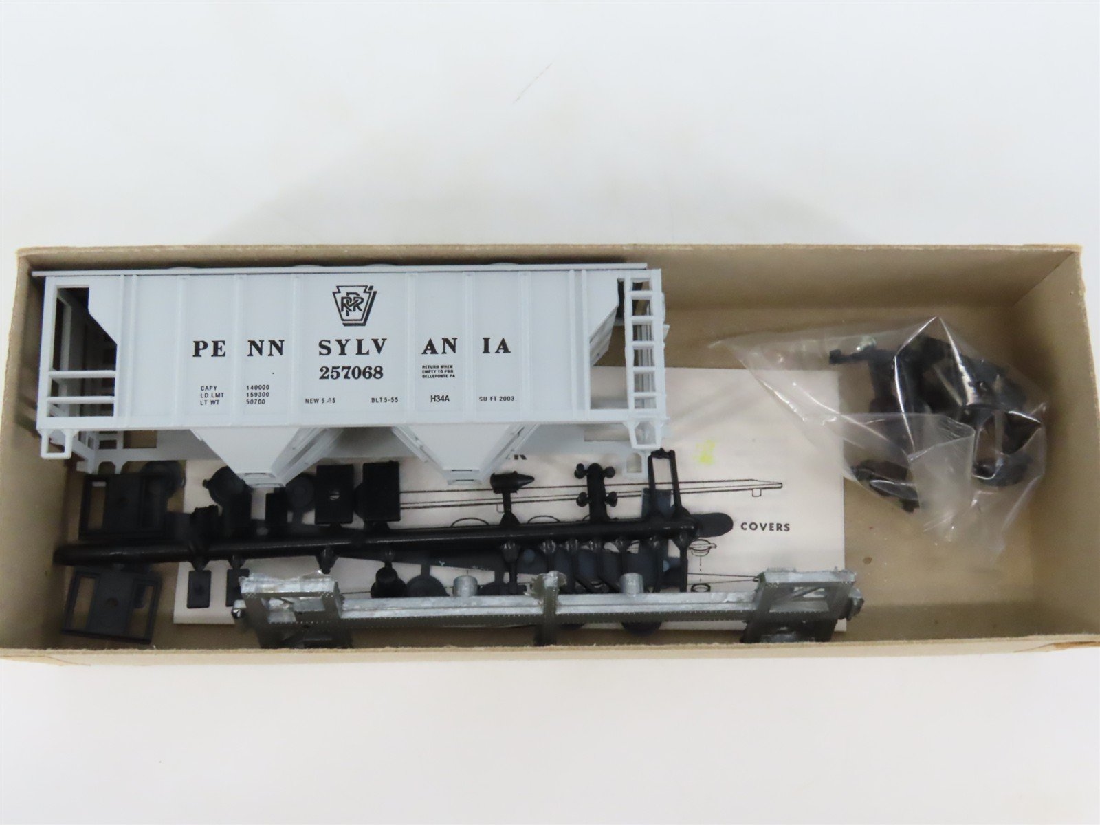 HO Scale Roundhouse Kit PRR Pennsylvania Railroad 2-Bay Covered Hopper #257068