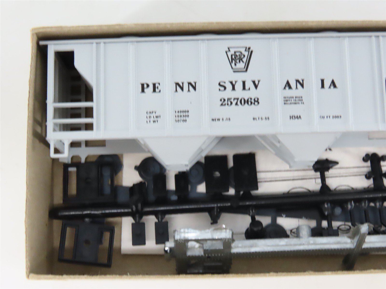 HO Scale Roundhouse Kit PRR Pennsylvania Railroad 2-Bay Covered Hopper #257068