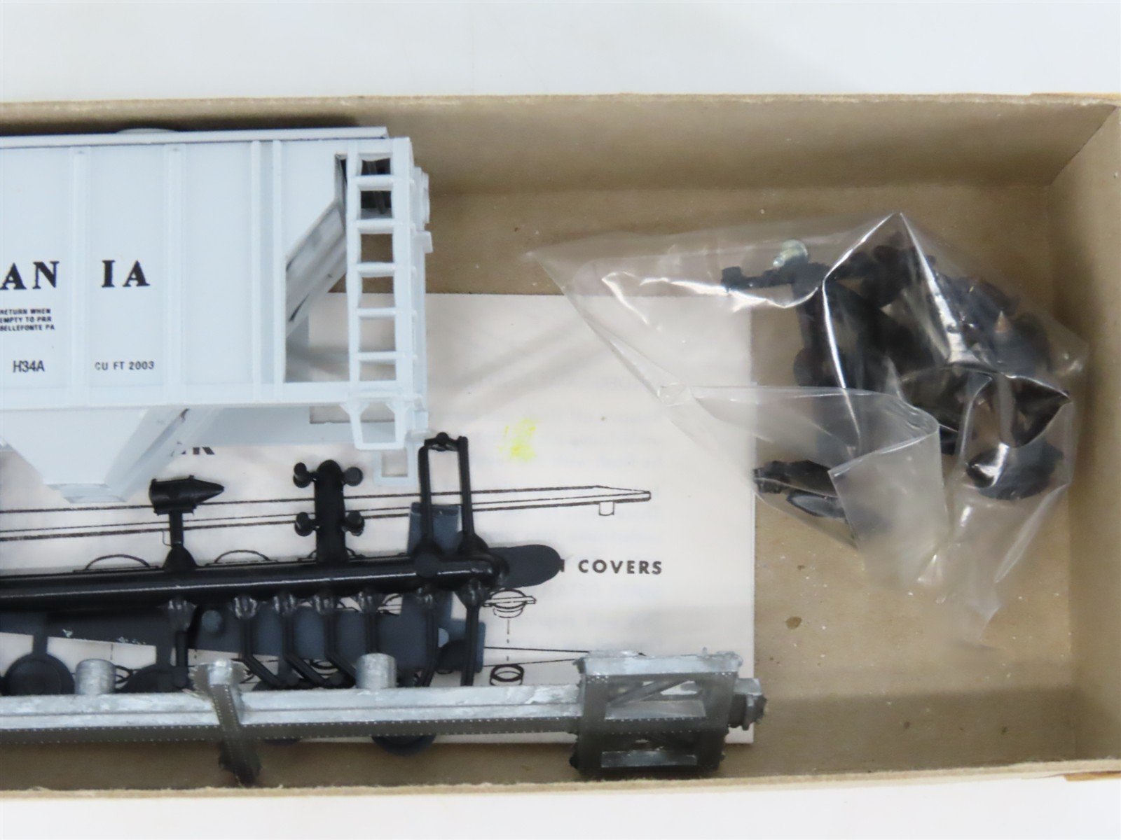 HO Scale Roundhouse Kit PRR Pennsylvania Railroad 2-Bay Covered Hopper #257068