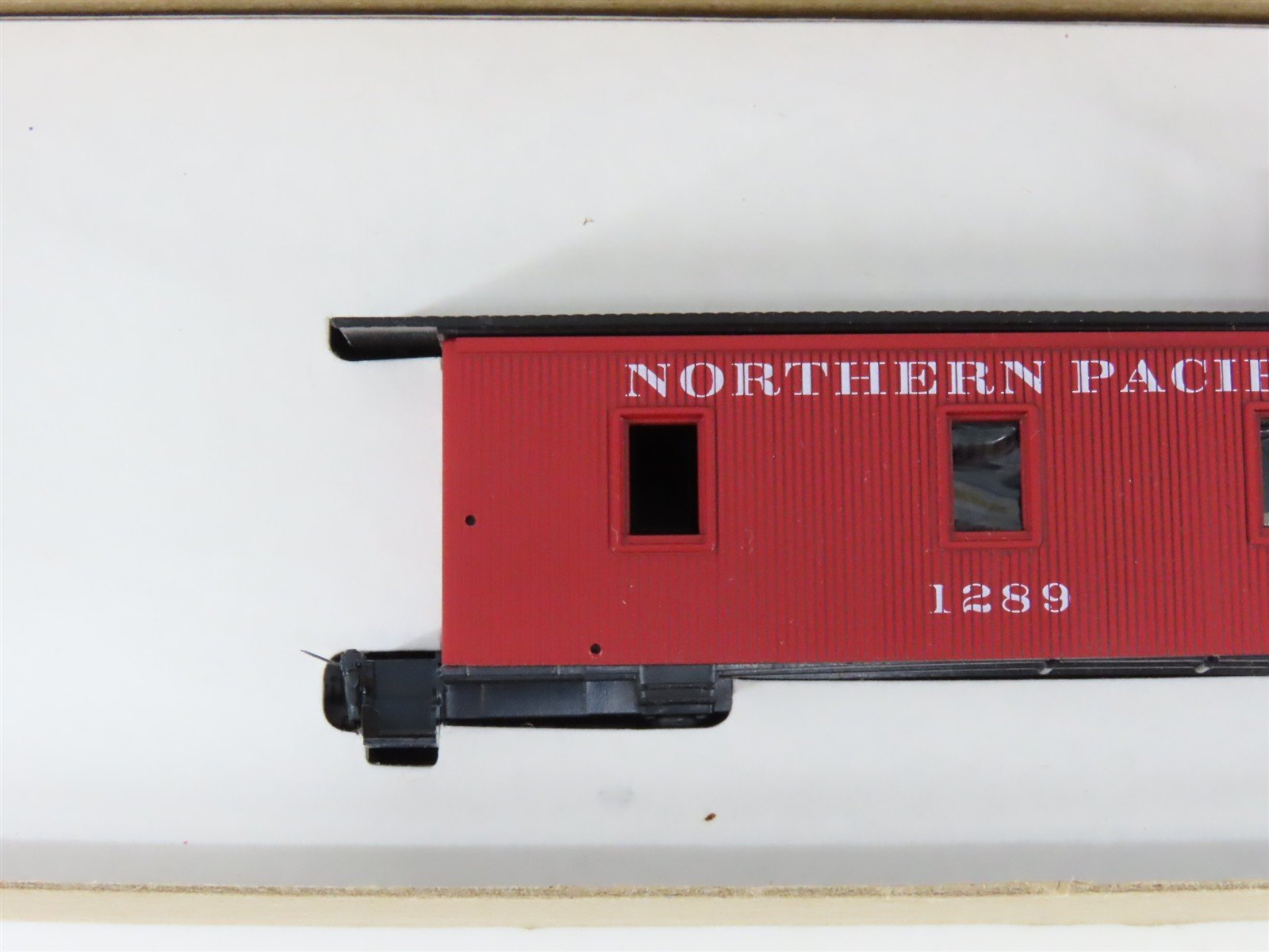 HO Scale Roundhouse Kit 3442 NP Northern Pacific Old Timer Caboose #1289